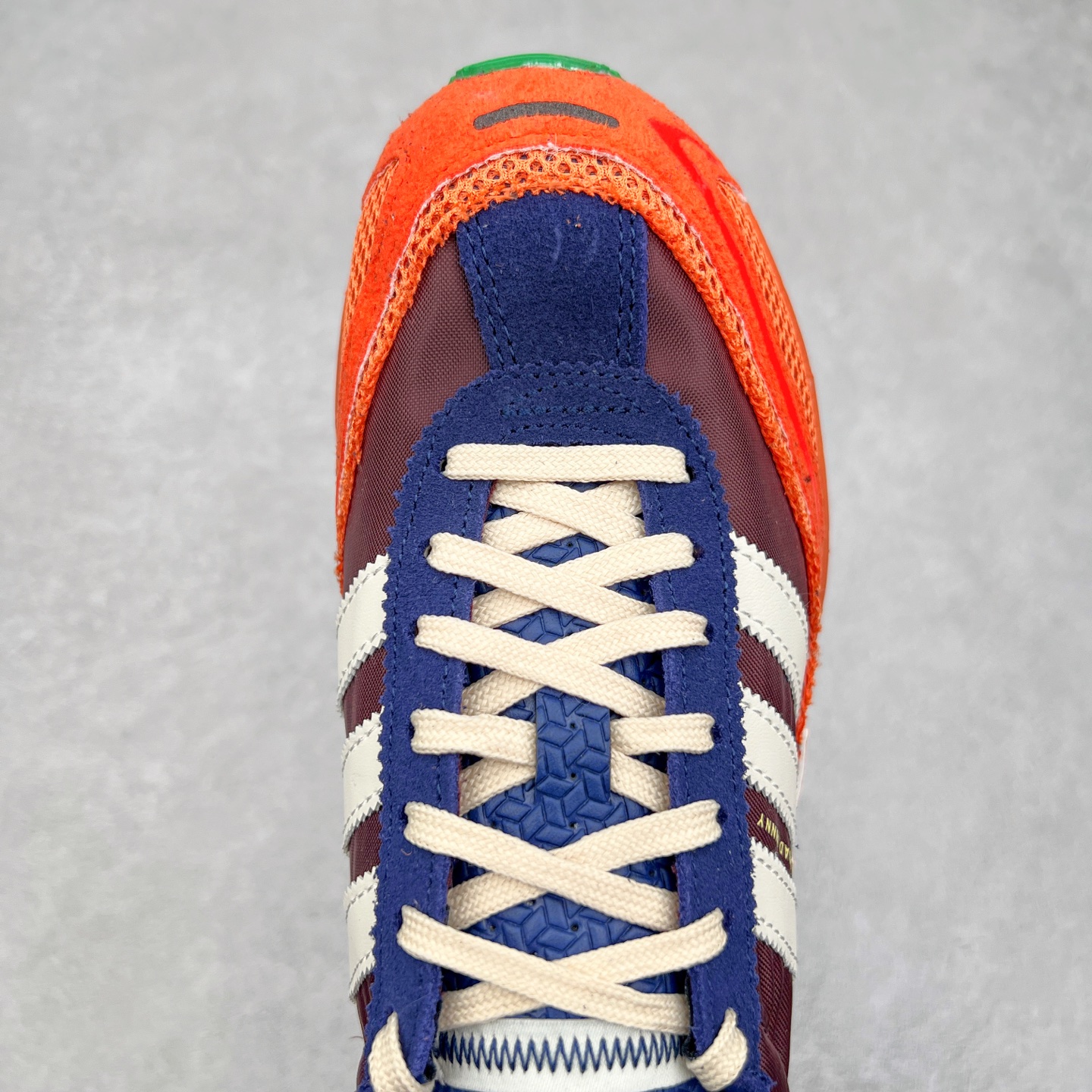 图片[4]-BAD BUNNY x adidas originals ADIZERO SL 72 联名柔软舒适防滑耐磨低帮生活休闲鞋 货号：JP8816 / JP8815 / JQ8757 此番 Bad Bunny 和 adidas 以 Adizero SL 72 为蓝本，推出 3 款不同配色，设计灵感汲取自复古跑鞋 SL 72 ，将经典元素与现代风尚相融合，打造出别具一格的鞋履。鞋面采用多层次叠加设计，很有层次感，吸引人。选用华夫格网、绒面革、皮革和灯芯绒等优质材料。鞋身上的 “ Para Bad Bunny ”中足标识与双阿迪达斯标志，彰显了双方的合作身份。搭载 Adizero 泡棉中底，确保卓越的舒适性与性能表现。尺码：36 36.5 37.5 38 38.5 39 40 40.5 41 42 42.5 43 44 44.5 45-选品中心