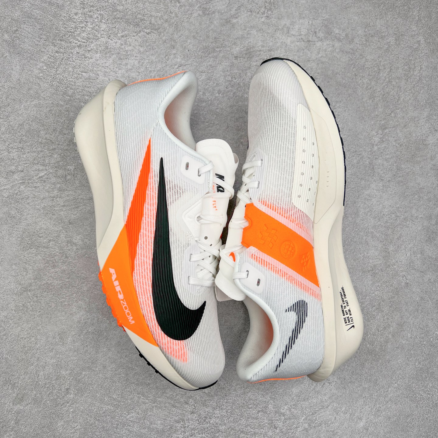 图片[3]-NK ZoomX Invincible Run Flyknit 6 轻量跑鞋 飞织低帮休闲运动慢跑鞋 厚底增高 老爹鞋 此鞋专为短跑运动员而生 是为 5 至 10 公里距离的赛事和训练打造 整体设计采用流线型的轻质工程网眼材质构成鞋面 并与其他 Running 旗舰鞋款同样搭载全脚掌 ZoomX 缓冲中底 搭配 Pebax 物料与橡胶外底 ZoomX StreakFly 首发配色以Prototype呈现 其灵感是来自开发期间的磨损测试 透过编号的标记与内侧的预期跑步距离突出研发过程 货号： FV6040-100 尺码：36 36.5 37.5 38 38.5 39 40 40.5 41 42 42.5 43 44 45-选品中心