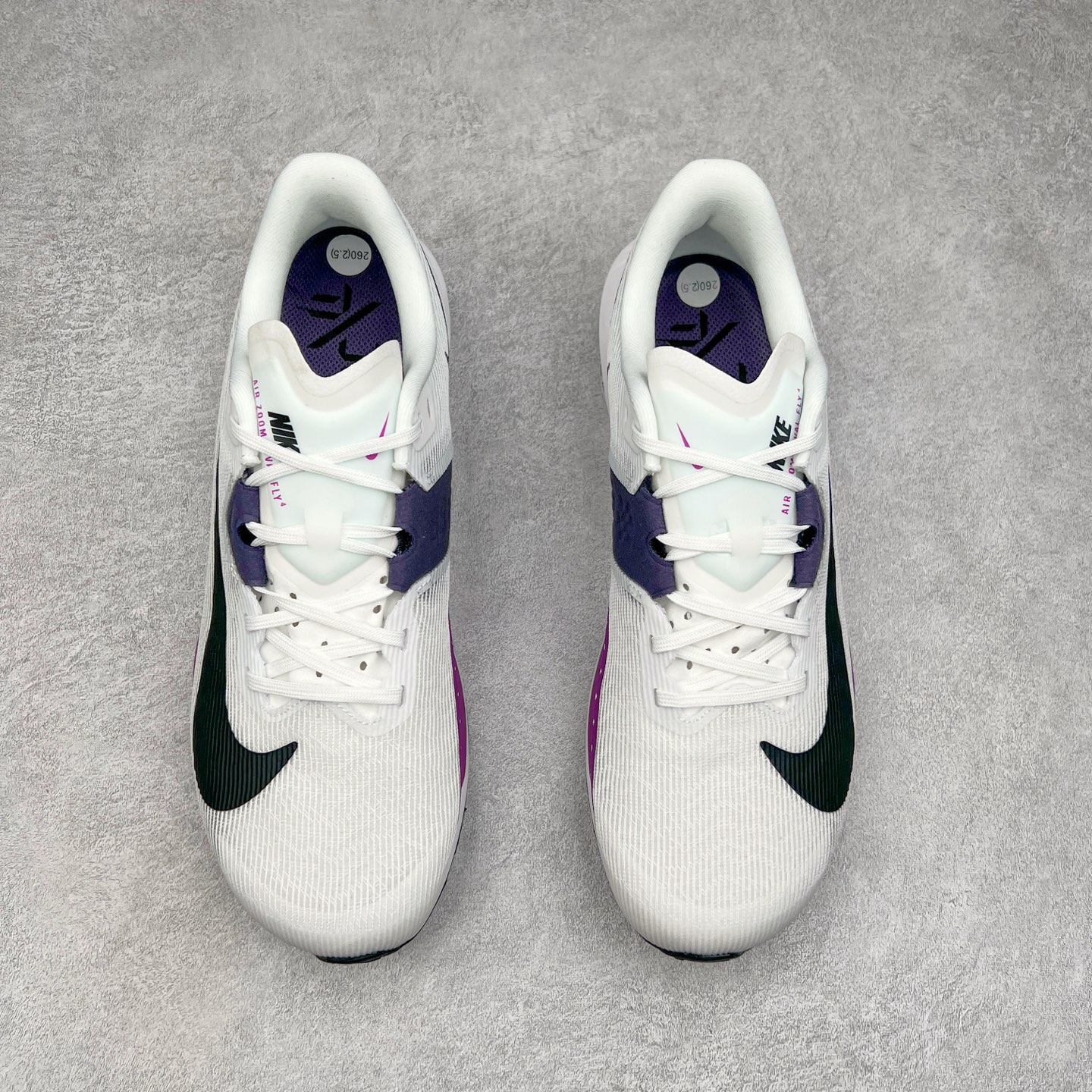 图片[2]-NK ZoomX Invincible Run Flyknit 6 轻量跑鞋 飞织低帮休闲运动慢跑鞋 厚底增高 老爹鞋 此鞋专为短跑运动员而生 是为 5 至 10 公里距离的赛事和训练打造 整体设计采用流线型的轻质工程网眼材质构成鞋面 并与其他 Running 旗舰鞋款同样搭载全脚掌 ZoomX 缓冲中底 搭配 Pebax 物料与橡胶外底 ZoomX StreakFly 首发配色以Prototype呈现 其灵感是来自开发期间的磨损测试 透过编号的标记与内侧的预期跑步距离突出研发过程 货号： FV6040-101 尺码：36 36.5 37.5 38 38.5 39 40 40.5 41 42 42.5 43 44 45-选品中心