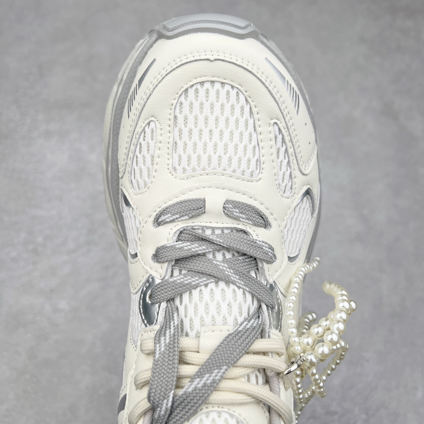 图片[4]-GG-CC Chunky Low白鹿同款独星球 2024新款GGCC低帮复古厚底增高老爹鞋 时髦look轻松定格 不费力展现率性氛围 原版正确大底 高档银盒 酷帅机能风不规则设计大底 8CM 增高厚底 大长腿既视感轻松拿捏 货号：G24X9833 尺码：35 36 37 38 39 40-选品中心