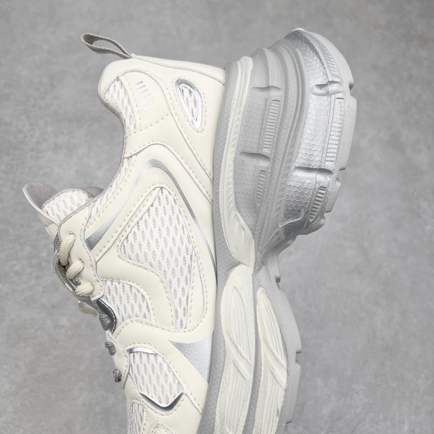 图片[7]-GG-CC Chunky Low白鹿同款独星球 2024新款GGCC低帮复古厚底增高老爹鞋 时髦look轻松定格 不费力展现率性氛围 原版正确大底 高档银盒 酷帅机能风不规则设计大底 8CM 增高厚底 大长腿既视感轻松拿捏 货号：G24X9833 尺码：35 36 37 38 39 40-选品中心