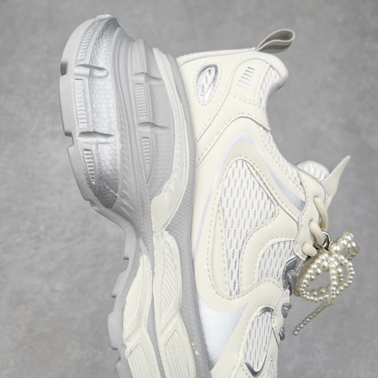 图片[6]-GG-CC Chunky Low白鹿同款独星球 2024新款GGCC低帮复古厚底增高老爹鞋 时髦look轻松定格 不费力展现率性氛围 原版正确大底 高档银盒 酷帅机能风不规则设计大底 8CM 增高厚底 大长腿既视感轻松拿捏 货号：G24X9833 尺码：35 36 37 38 39 40-选品中心