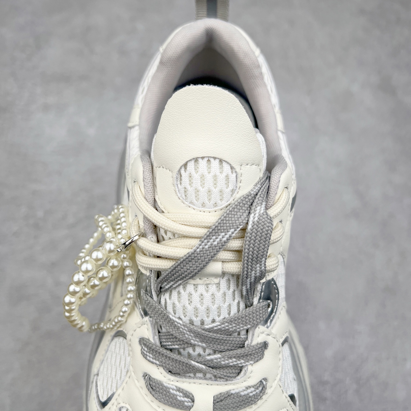 图片[5]-GG-CC Chunky Low白鹿同款独星球 2024新款GGCC低帮复古厚底增高老爹鞋 时髦look轻松定格 不费力展现率性氛围 原版正确大底 高档银盒 酷帅机能风不规则设计大底 8CM 增高厚底 大长腿既视感轻松拿捏 货号：G24X9833 尺码：35 36 37 38 39 40-选品中心