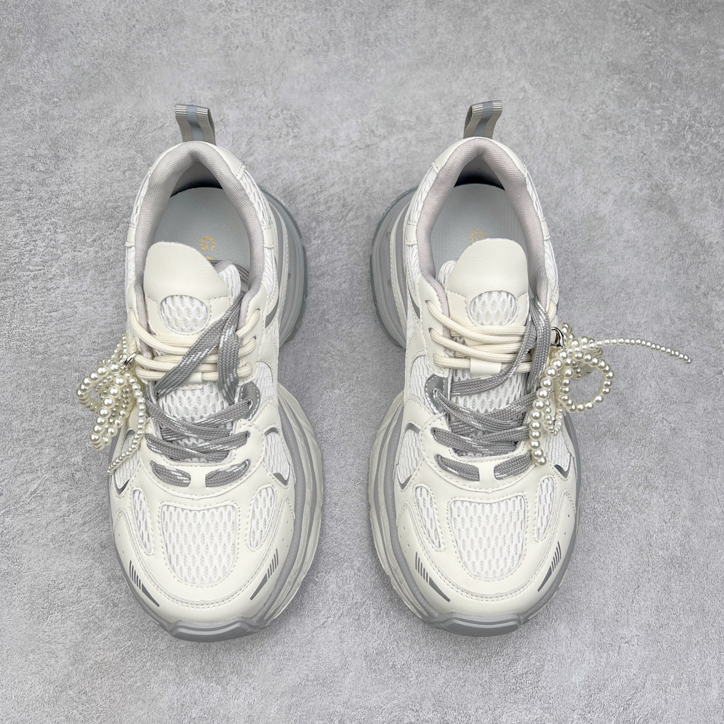 图片[2]-GG-CC Chunky Low白鹿同款独星球 2024新款GGCC低帮复古厚底增高老爹鞋 时髦look轻松定格 不费力展现率性氛围 原版正确大底 高档银盒 酷帅机能风不规则设计大底 8CM 增高厚底 大长腿既视感轻松拿捏 货号：G24X9833 尺码：35 36 37 38 39 40-选品中心