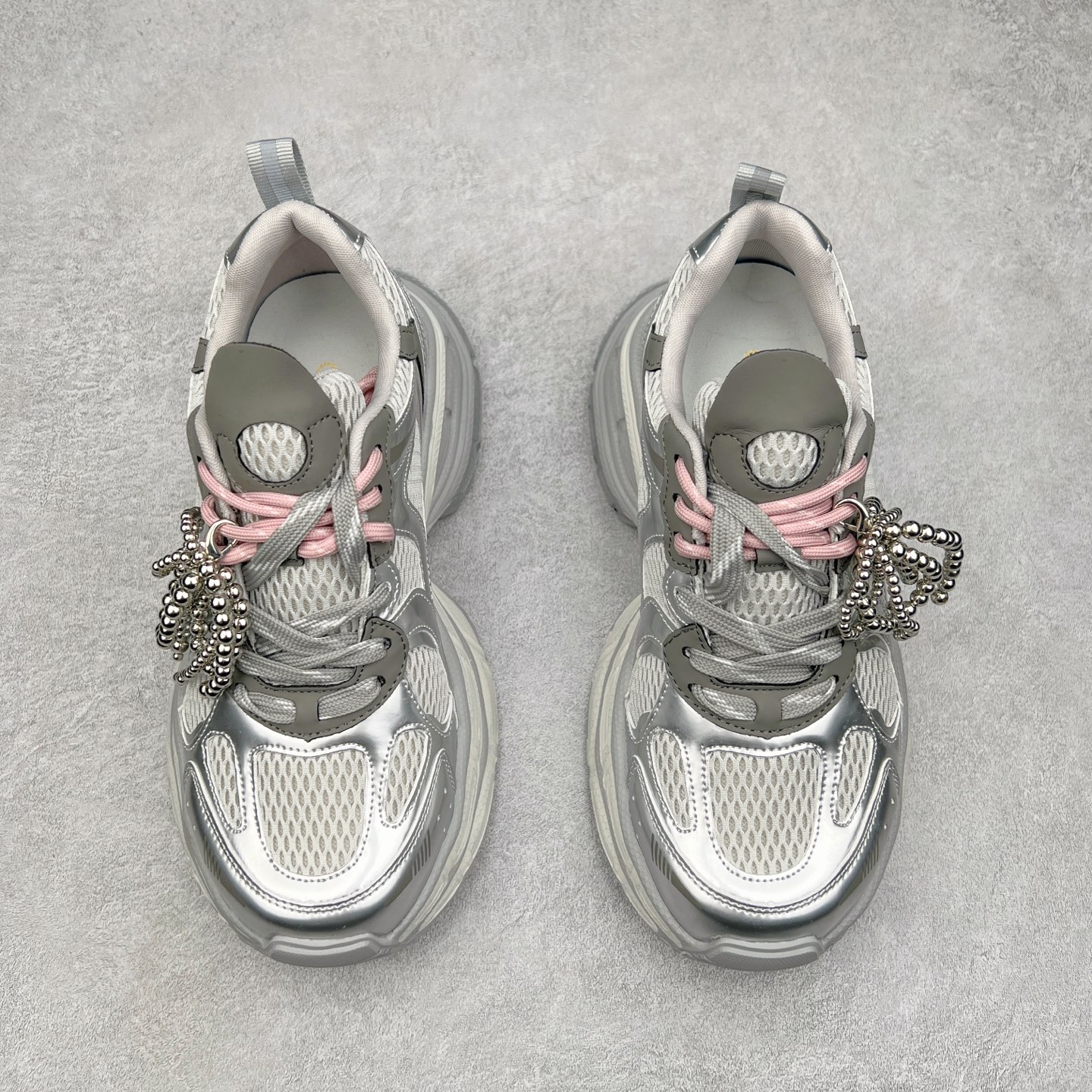 图片[2]-GG-CC Chunky Low白鹿同款独星球 2024新款GGCC低帮复古厚底增高老爹鞋 时髦look轻松定格 不费力展现率性氛围 原版正确大底 高档银盒 酷帅机能风不规则设计大底 8CM 增高厚底 大长腿既视感轻松拿捏 货号：G24X9833 尺码：35 36 37 38 39 40-选品中心