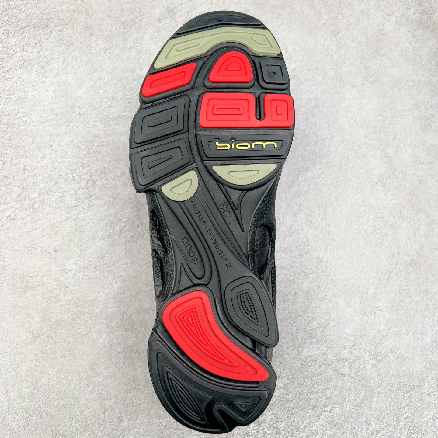 图片[9]-ECCO爱步男款运动鞋 真皮透气休闲防滑跑步鞋 健步BIOMC大经典 直接注塑工艺 稳固舒适 强效缓震与能量回弹 增加运动时的稳定与舒适 牛皮鞋面，纹理自然，柔韧耐穿 PU中底，带来轻盈舒适的上脚感受 橡胶大底，抓地力强，具有良好的耐磨性 都市探索 步履悠然 尺码：39 40 41 42 43 44（ 正常码）-选品中心