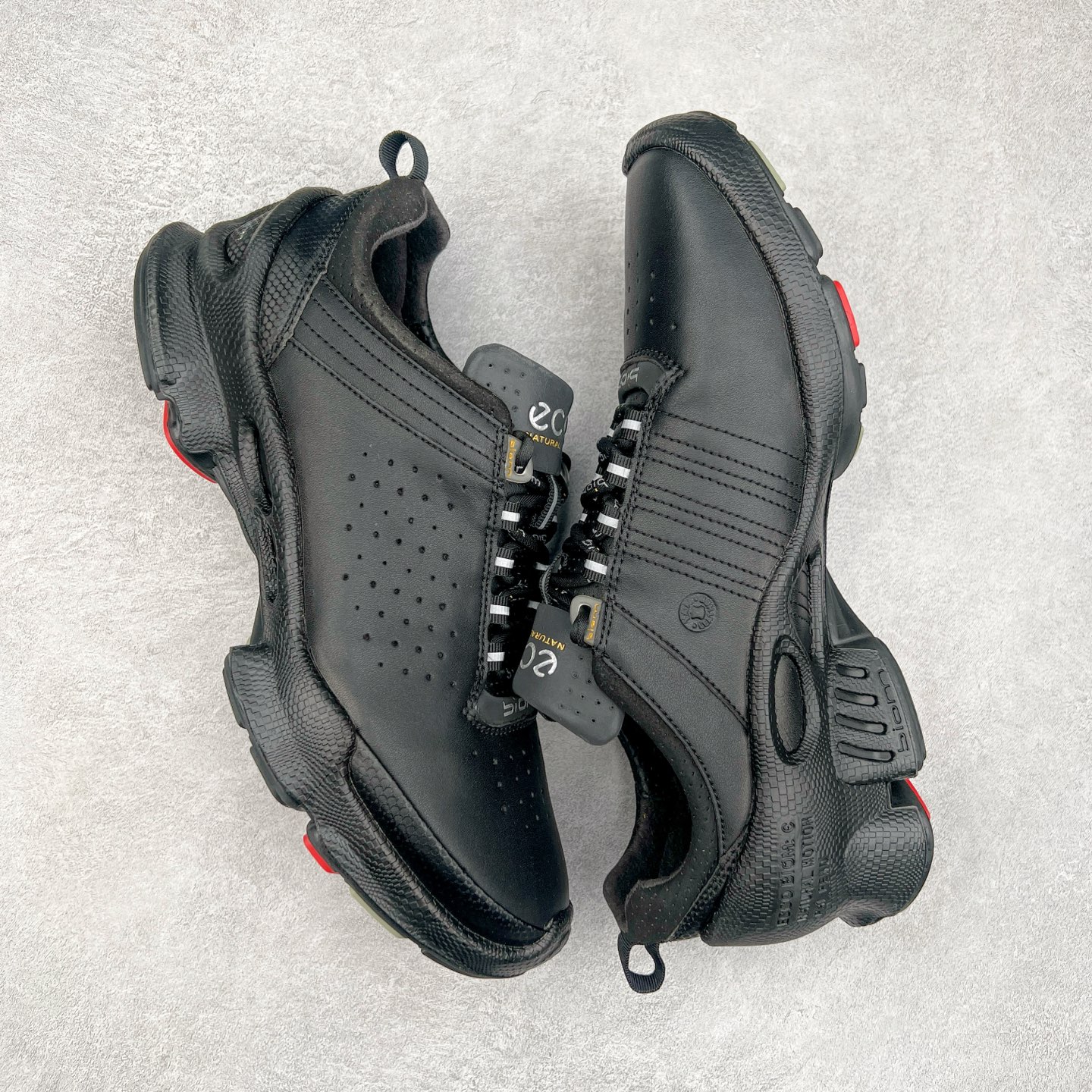 图片[3]-ECCO爱步男款运动鞋 真皮透气休闲防滑跑步鞋 健步BIOMC大经典 直接注塑工艺 稳固舒适 强效缓震与能量回弹 增加运动时的稳定与舒适 牛皮鞋面，纹理自然，柔韧耐穿 PU中底，带来轻盈舒适的上脚感受 橡胶大底，抓地力强，具有良好的耐磨性 都市探索 步履悠然 尺码：39 40 41 42 43 44（ 正常码）-选品中心