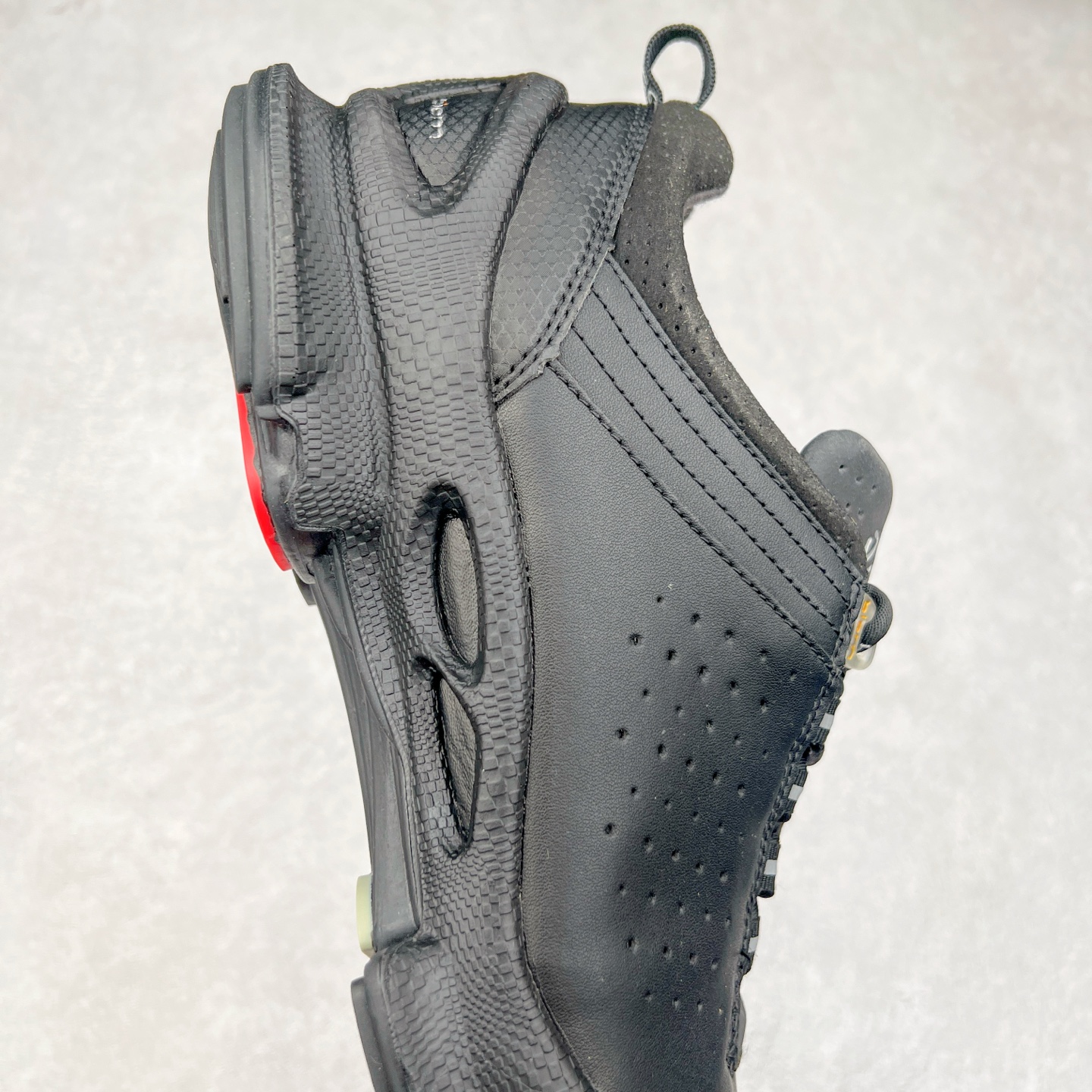 图片[6]-ECCO爱步男款运动鞋 真皮透气休闲防滑跑步鞋 健步BIOMC大经典 直接注塑工艺 稳固舒适 强效缓震与能量回弹 增加运动时的稳定与舒适 牛皮鞋面，纹理自然，柔韧耐穿 PU中底，带来轻盈舒适的上脚感受 橡胶大底，抓地力强，具有良好的耐磨性 都市探索 步履悠然 尺码：39 40 41 42 43 44（ 正常码）-选品中心