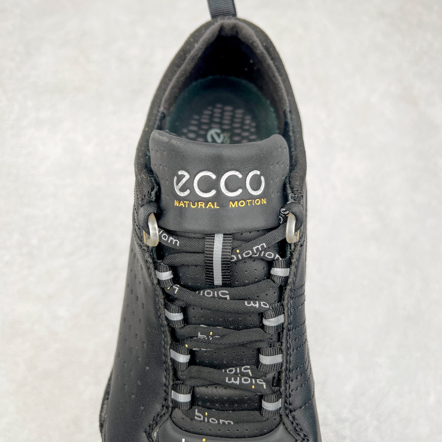 图片[5]-ECCO爱步男款运动鞋 真皮透气休闲防滑跑步鞋 健步BIOMC大经典 直接注塑工艺 稳固舒适 强效缓震与能量回弹 增加运动时的稳定与舒适 牛皮鞋面，纹理自然，柔韧耐穿 PU中底，带来轻盈舒适的上脚感受 橡胶大底，抓地力强，具有良好的耐磨性 都市探索 步履悠然 尺码：39 40 41 42 43 44（ 正常码）-选品中心