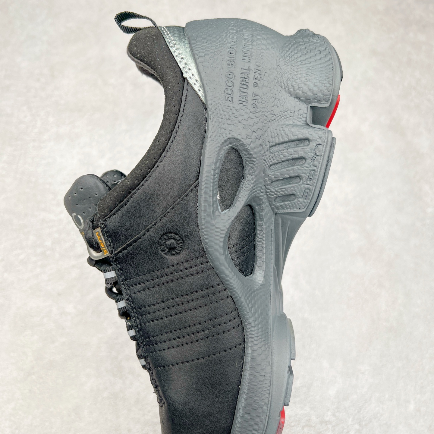 图片[7]-ECCO爱步男款运动鞋 真皮透气休闲防滑跑步鞋 健步BIOMC大经典 直接注塑工艺 稳固舒适 强效缓震与能量回弹 增加运动时的稳定与舒适 牛皮鞋面，纹理自然，柔韧耐穿 PU中底，带来轻盈舒适的上脚感受 橡胶大底，抓地力强，具有良好的耐磨性 都市探索 步履悠然 尺码：39 40 41 42 43 44（ 正常码）-选品中心