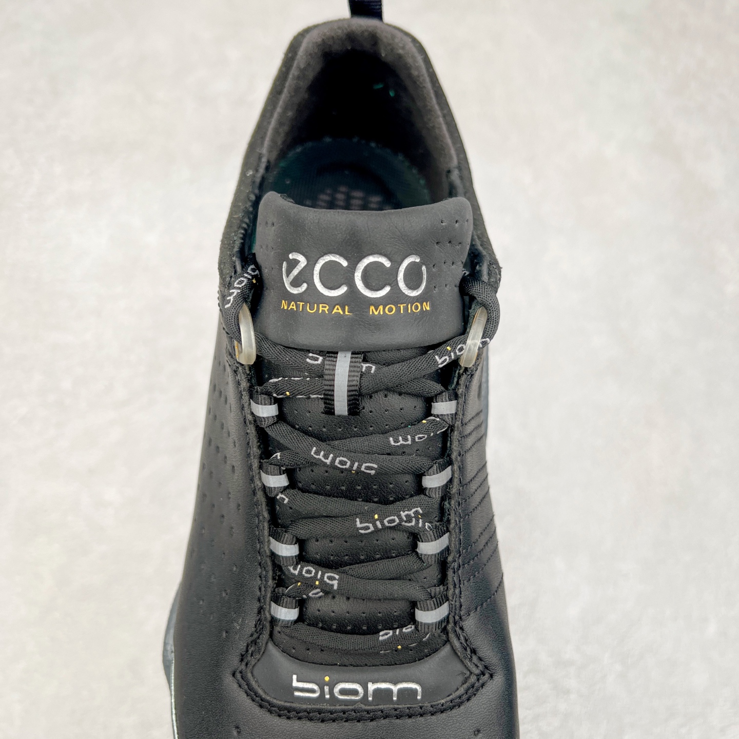 图片[5]-ECCO爱步男款运动鞋 真皮透气休闲防滑跑步鞋 健步BIOMC大经典 直接注塑工艺 稳固舒适 强效缓震与能量回弹 增加运动时的稳定与舒适 牛皮鞋面，纹理自然，柔韧耐穿 PU中底，带来轻盈舒适的上脚感受 橡胶大底，抓地力强，具有良好的耐磨性 都市探索 步履悠然 尺码：39 40 41 42 43 44（ 正常码）-选品中心
