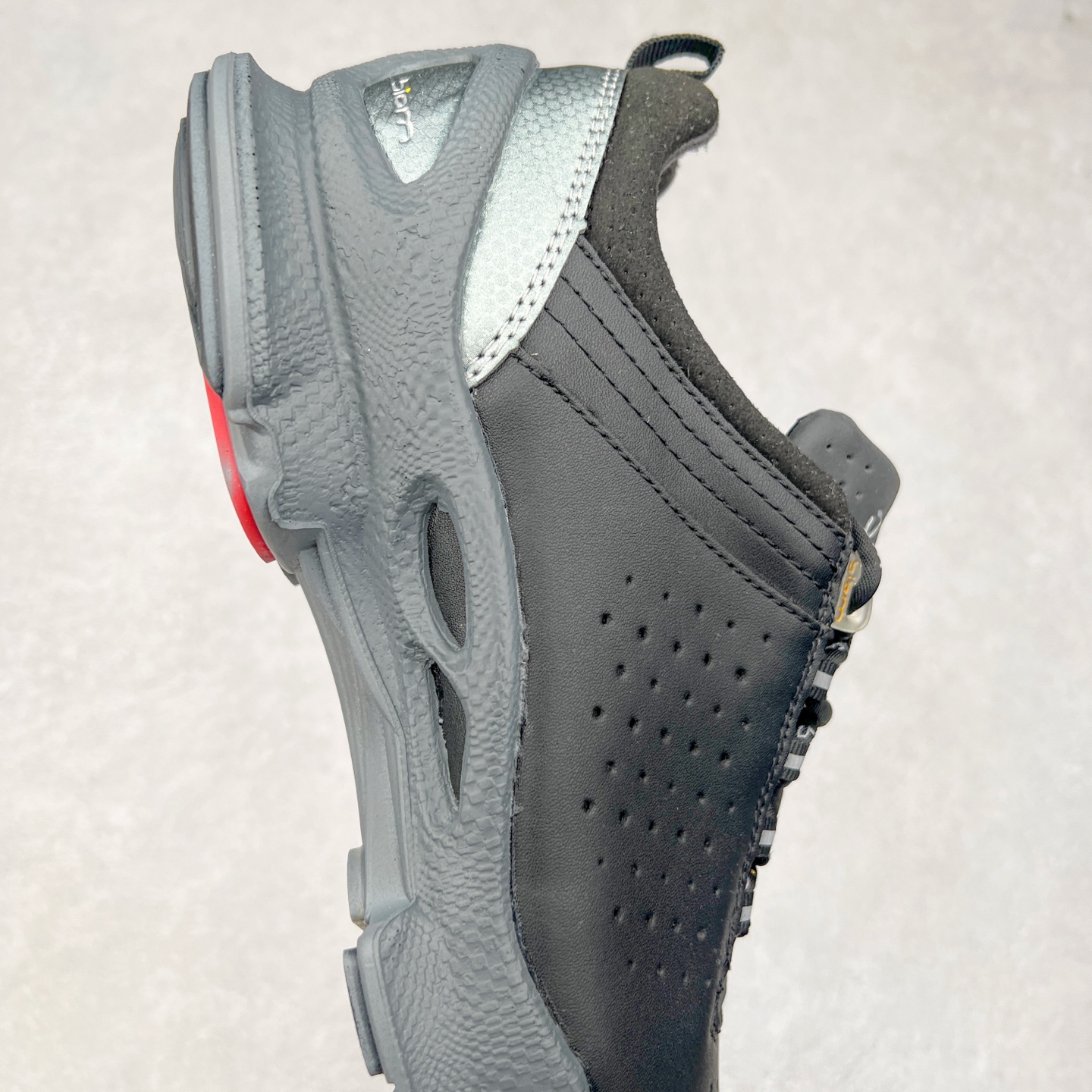 图片[6]-ECCO爱步男款运动鞋 真皮透气休闲防滑跑步鞋 健步BIOMC大经典 直接注塑工艺 稳固舒适 强效缓震与能量回弹 增加运动时的稳定与舒适 牛皮鞋面，纹理自然，柔韧耐穿 PU中底，带来轻盈舒适的上脚感受 橡胶大底，抓地力强，具有良好的耐磨性 都市探索 步履悠然 尺码：39 40 41 42 43 44（ 正常码）-选品中心