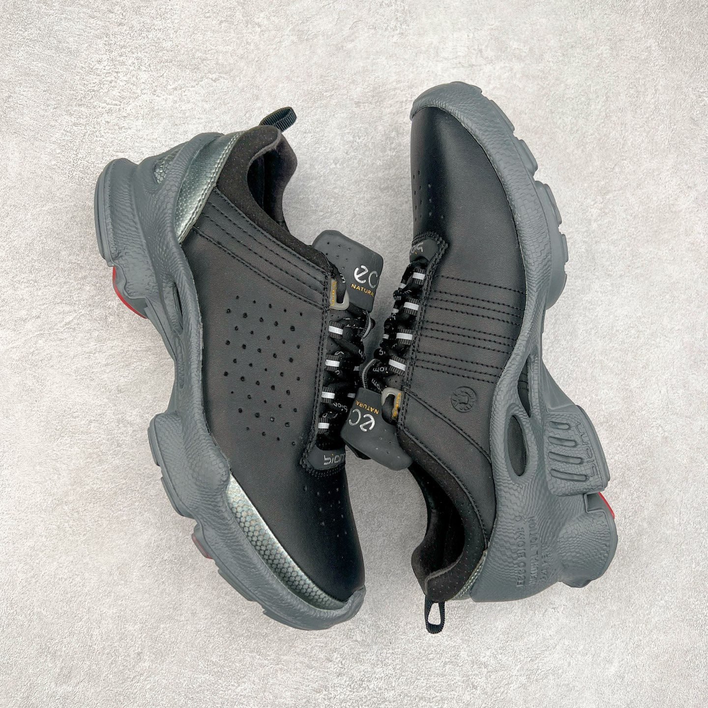 图片[3]-ECCO爱步男款运动鞋 真皮透气休闲防滑跑步鞋 健步BIOMC大经典 直接注塑工艺 稳固舒适 强效缓震与能量回弹 增加运动时的稳定与舒适 牛皮鞋面，纹理自然，柔韧耐穿 PU中底，带来轻盈舒适的上脚感受 橡胶大底，抓地力强，具有良好的耐磨性 都市探索 步履悠然 尺码：39 40 41 42 43 44（ 正常码）-选品中心