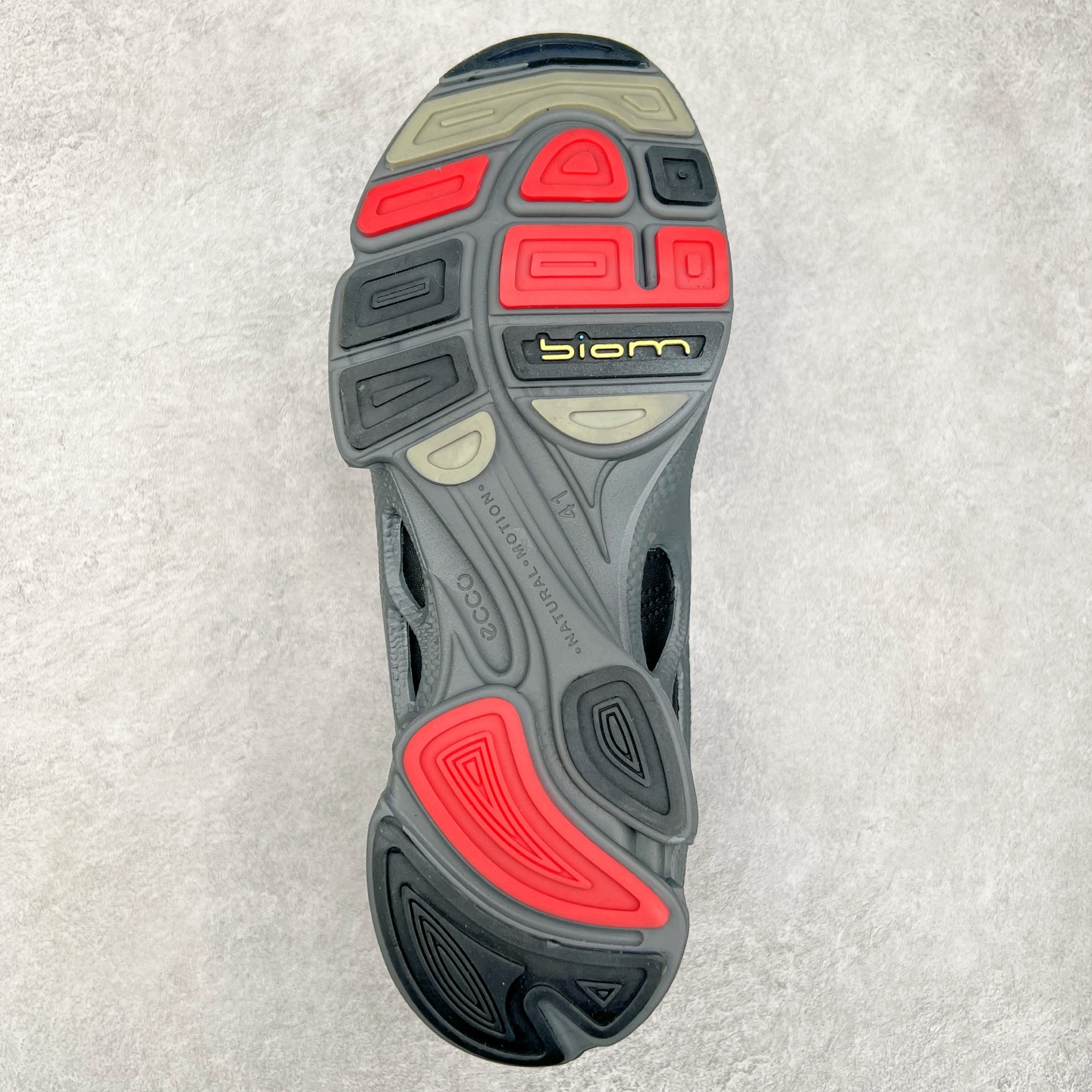 图片[9]-ECCO爱步男款运动鞋 真皮透气休闲防滑跑步鞋 健步BIOMC大经典 直接注塑工艺 稳固舒适 强效缓震与能量回弹 增加运动时的稳定与舒适 牛皮鞋面，纹理自然，柔韧耐穿 PU中底，带来轻盈舒适的上脚感受 橡胶大底，抓地力强，具有良好的耐磨性 都市探索 步履悠然 尺码：39 40 41 42 43 44（ 正常码）-选品中心