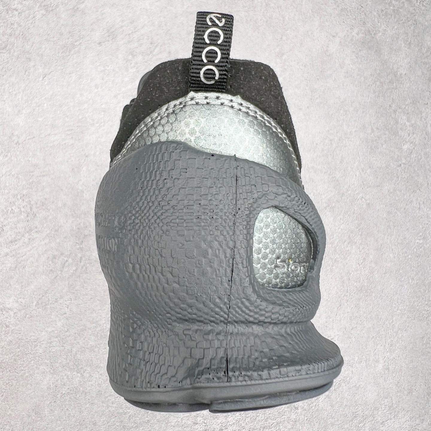 图片[8]-ECCO爱步男款运动鞋 真皮透气休闲防滑跑步鞋 健步BIOMC大经典 直接注塑工艺 稳固舒适 强效缓震与能量回弹 增加运动时的稳定与舒适 牛皮鞋面，纹理自然，柔韧耐穿 PU中底，带来轻盈舒适的上脚感受 橡胶大底，抓地力强，具有良好的耐磨性 都市探索 步履悠然 尺码：39 40 41 42 43 44（ 正常码）-选品中心