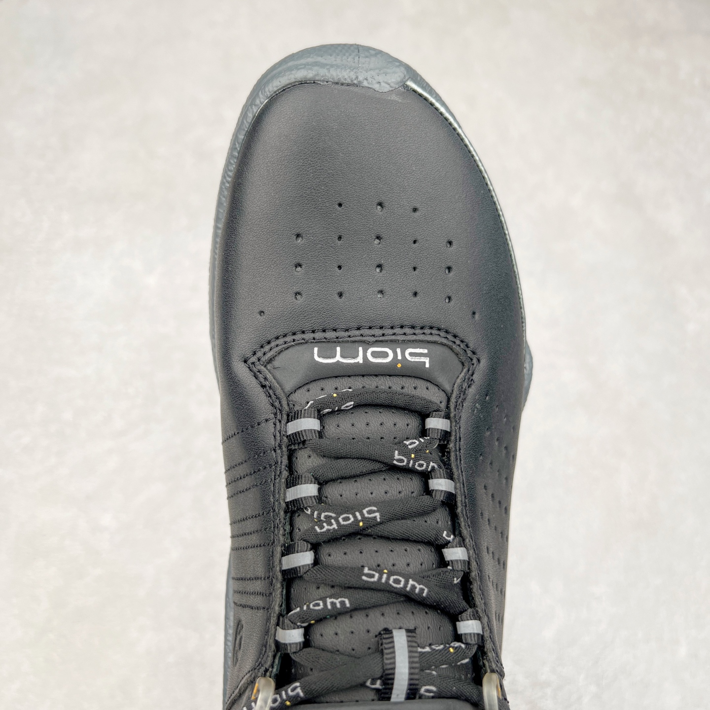 图片[4]-ECCO爱步男款运动鞋 真皮透气休闲防滑跑步鞋 健步BIOMC大经典 直接注塑工艺 稳固舒适 强效缓震与能量回弹 增加运动时的稳定与舒适 牛皮鞋面，纹理自然，柔韧耐穿 PU中底，带来轻盈舒适的上脚感受 橡胶大底，抓地力强，具有良好的耐磨性 都市探索 步履悠然 尺码：39 40 41 42 43 44（ 正常码）-选品中心