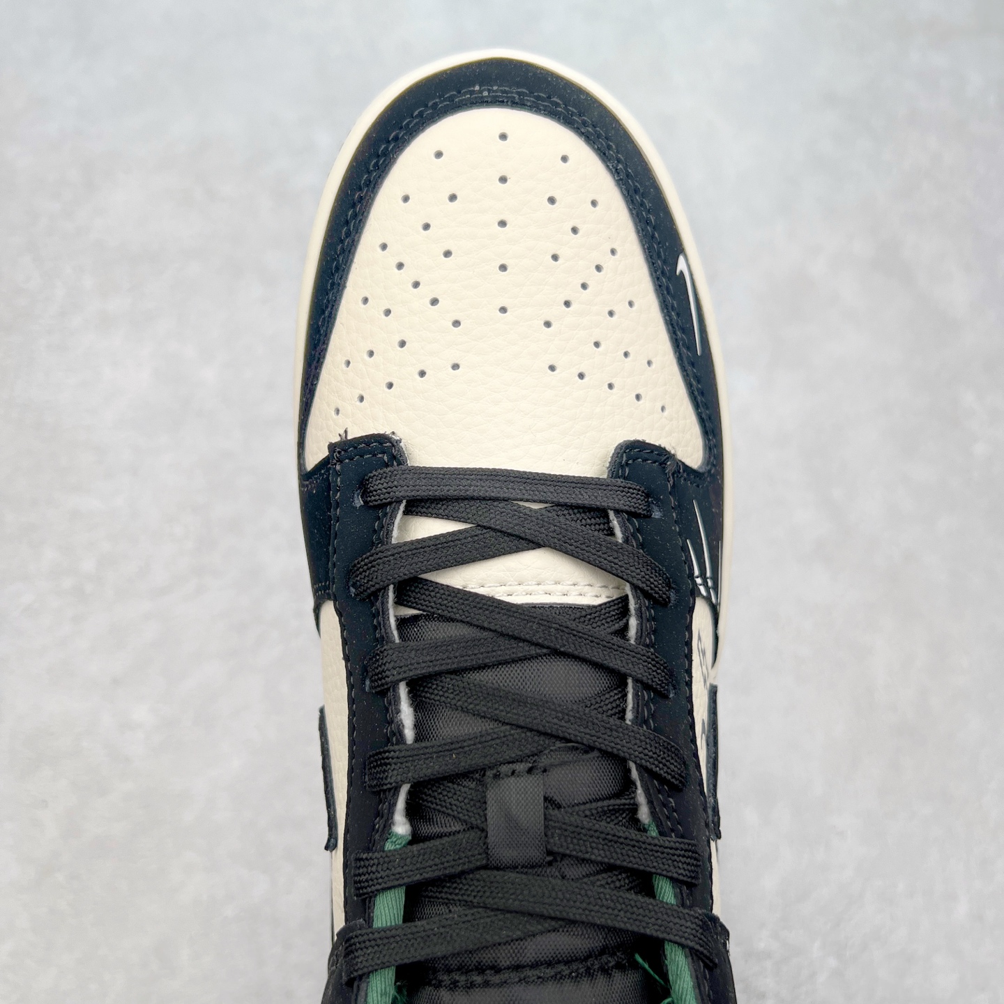 图片[4]-NK Dunk Low 定制配色 KK1333-035 大厂出品 极力推荐 原装头层材料 独家版型蒸餾加工帶來的是更好的视觉和脚感体验大厂纯原品质出货 清洁度 电绣工艺 皮料切割干净无任何毛边 细节完美 尺码：36 36.5 37.5 38 38.5 39 40 40.5 41 42 42.5 43 44 44.5 45-选品中心