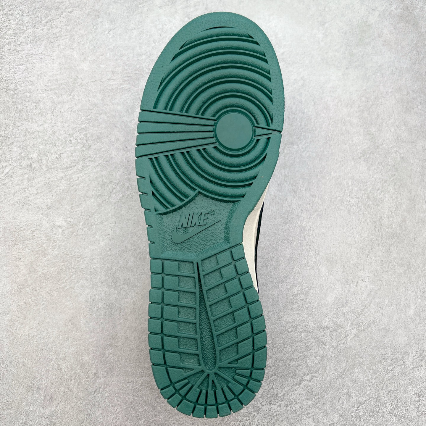 图片[9]-NK Dunk Low 定制配色 KK1333-035 大厂出品 极力推荐 原装头层材料 独家版型蒸餾加工帶來的是更好的视觉和脚感体验大厂纯原品质出货 清洁度 电绣工艺 皮料切割干净无任何毛边 细节完美 尺码：36 36.5 37.5 38 38.5 39 40 40.5 41 42 42.5 43 44 44.5 45-选品中心