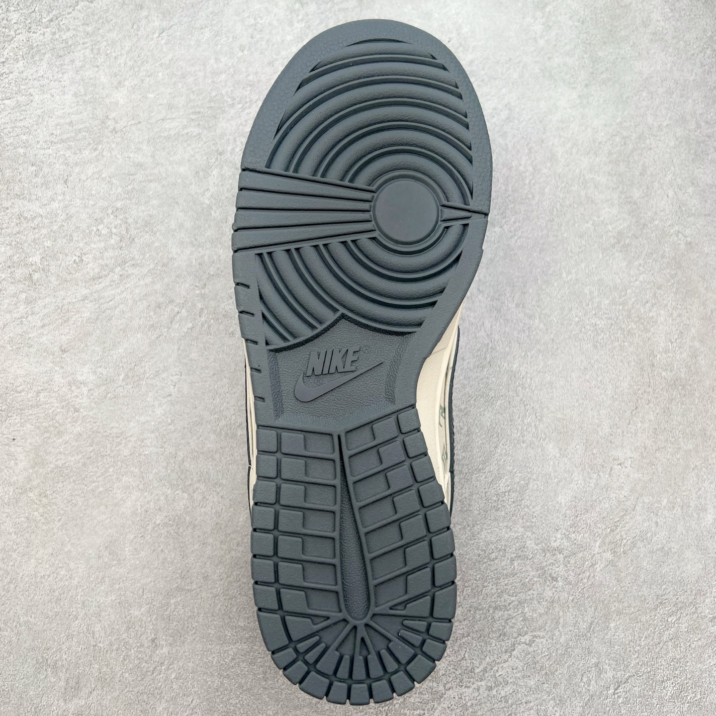 图片[9]-NK Dunk Low 定制配色 SJ2068-262 大厂出品 极力推荐 原装头层材料 独家版型蒸餾加工帶來的是更好的视觉和脚感体验大厂纯原品质出货 清洁度 电绣工艺 皮料切割干净无任何毛边 细节完美 尺码：36 36.5 37.5 38 38.5 39 40 40.5 41 42 42.5 43 44 44.5 45-选品中心