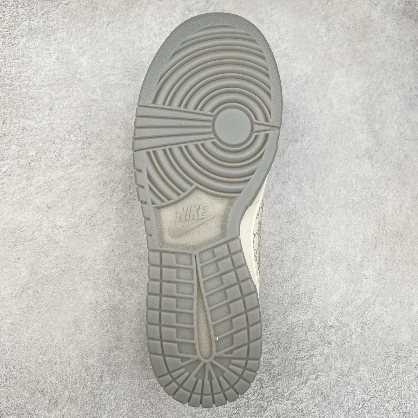 图片[9]-NK Dunk Low 定制配色 CH8311-239 大厂出品 极力推荐 原装头层材料 独家版型蒸餾加工帶來的是更好的视觉和脚感体验大厂纯原品质出货 清洁度 电绣工艺 皮料切割干净无任何毛边 细节完美 尺码：36 36.5 37.5 38 38.5 39 40 40.5 41 42 42.5 43 44 44.5 45-选品中心