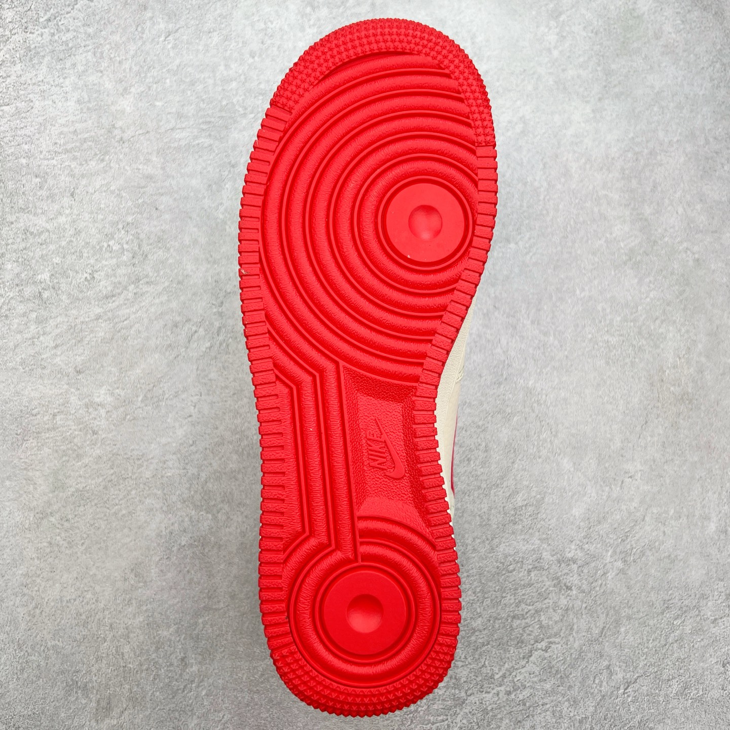 图片[9]-NK Air Force 1´07 Low 空军一号低帮百搭休闲运动板鞋 DF0188-048 柔软、弹性十足的缓震性能和出色的中底设计 横跨复古与现代的外型结合 造就出风靡全球 三十多年的Force 1 直到今天还深受青睐 尺码：36 36.5 37.5 38 38.5 39 40 40.5 41 42 42.5 43 44 44.5 45-选品中心