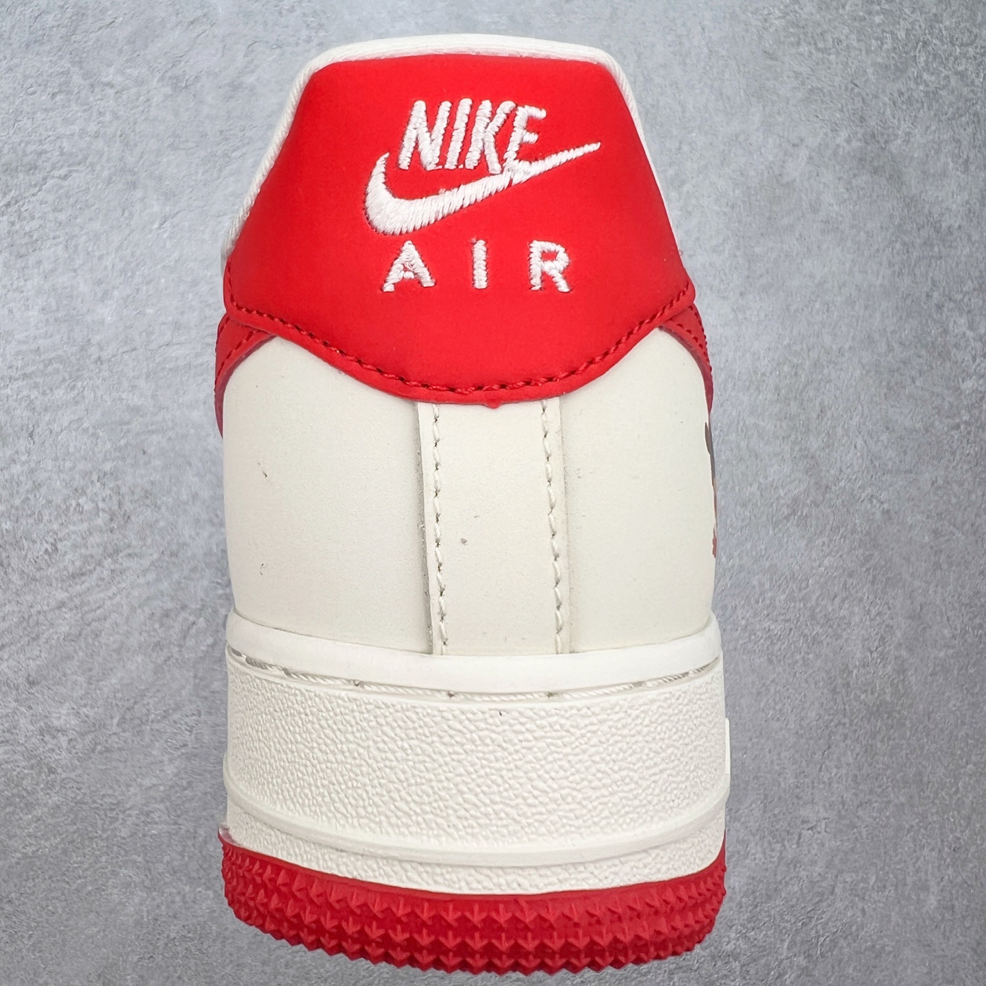 图片[8]-NK Air Force 1´07 Low 空军一号低帮百搭休闲运动板鞋 DF0188-048 柔软、弹性十足的缓震性能和出色的中底设计 横跨复古与现代的外型结合 造就出风靡全球 三十多年的Force 1 直到今天还深受青睐 尺码：36 36.5 37.5 38 38.5 39 40 40.5 41 42 42.5 43 44 44.5 45-选品中心