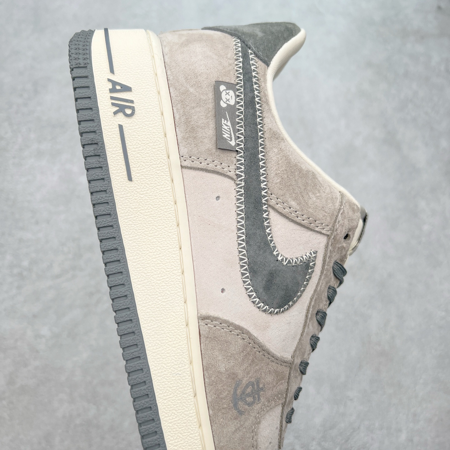 图片[6]-NK Air Force 1´07 Low 空军一号低帮百搭休闲运动板鞋 KK1988-047 柔软、弹性十足的缓震性能和出色的中底设计 横跨复古与现代的外型结合 造就出风靡全球 三十多年的Force 1 直到今天还深受青睐 尺码：36 36.5 37.5 38 38.5 39 40 40.5 41 42 42.5 43 44 44.5 45-选品中心