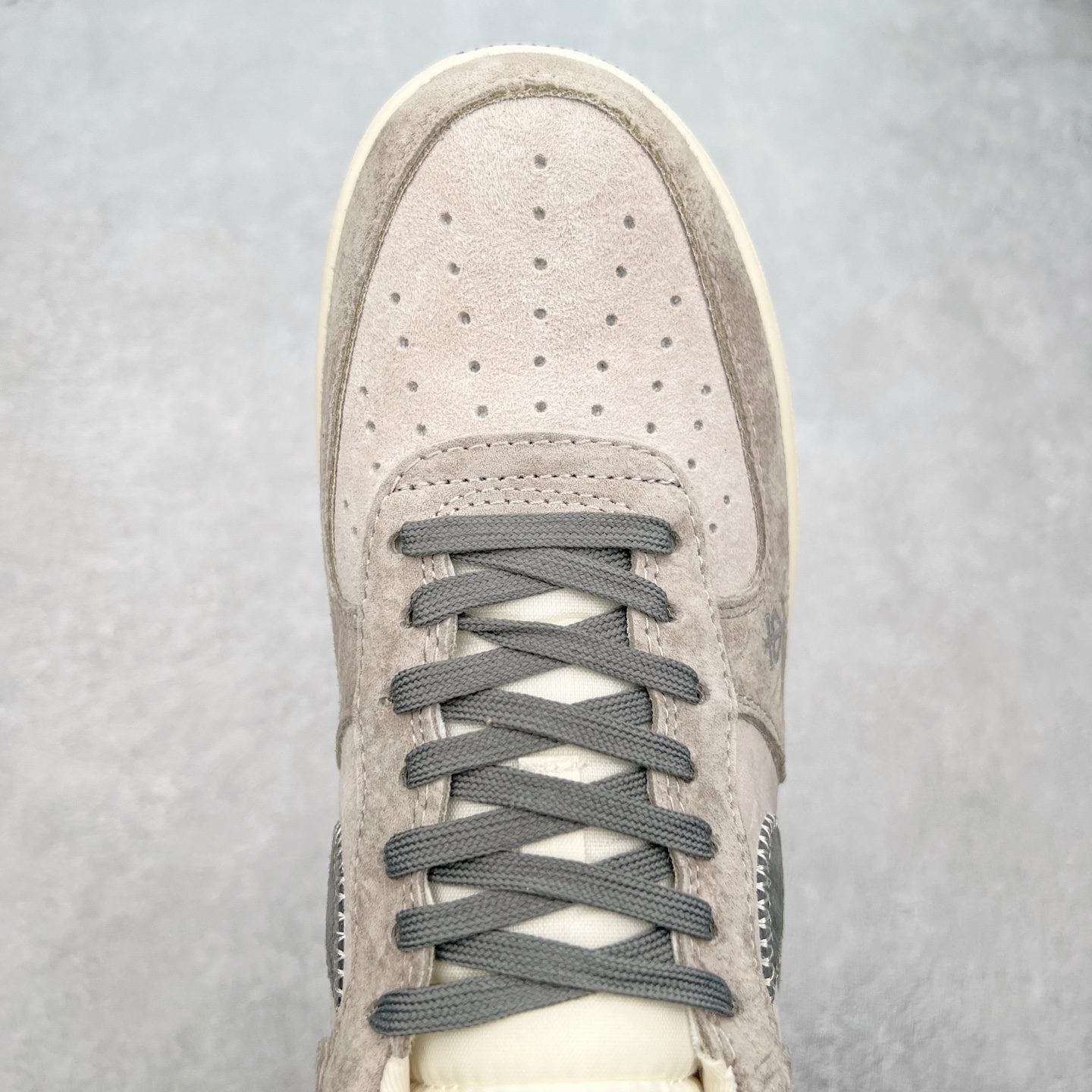 图片[4]-NK Air Force 1´07 Low 空军一号低帮百搭休闲运动板鞋 KK1988-047 柔软、弹性十足的缓震性能和出色的中底设计 横跨复古与现代的外型结合 造就出风靡全球 三十多年的Force 1 直到今天还深受青睐 尺码：36 36.5 37.5 38 38.5 39 40 40.5 41 42 42.5 43 44 44.5 45-选品中心