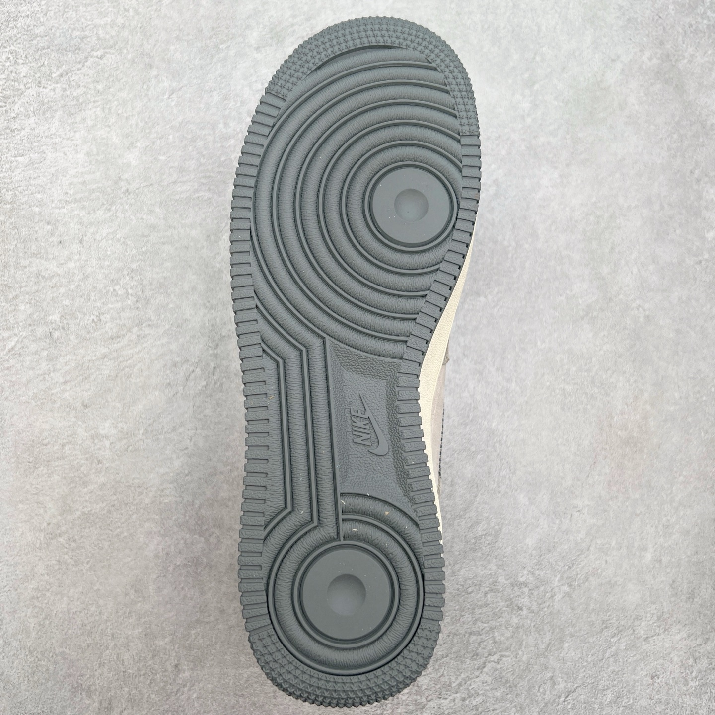 图片[9]-NK Air Force 1´07 Low 空军一号低帮百搭休闲运动板鞋 KK1988-047 柔软、弹性十足的缓震性能和出色的中底设计 横跨复古与现代的外型结合 造就出风靡全球 三十多年的Force 1 直到今天还深受青睐 尺码：36 36.5 37.5 38 38.5 39 40 40.5 41 42 42.5 43 44 44.5 45-选品中心