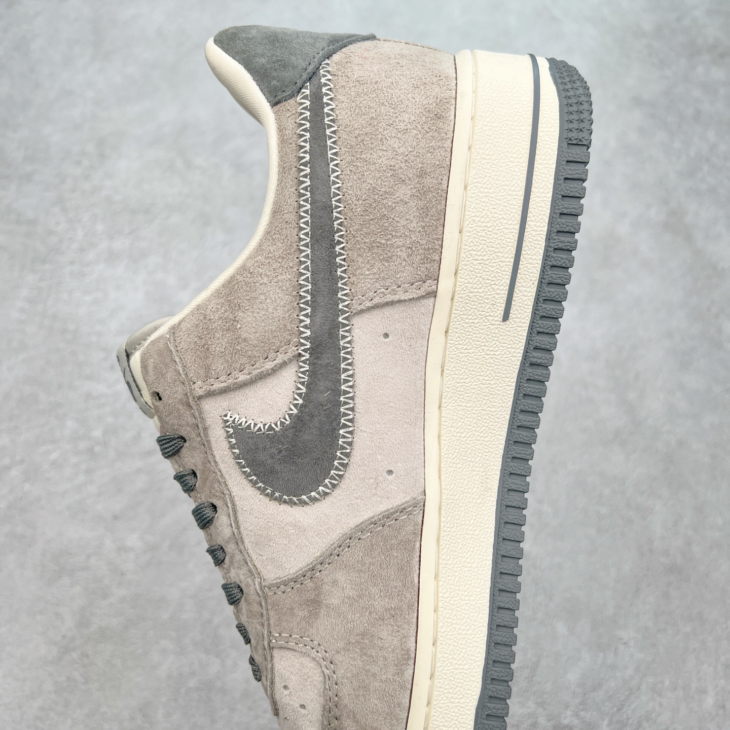 图片[7]-NK Air Force 1´07 Low 空军一号低帮百搭休闲运动板鞋 KK1988-047 柔软、弹性十足的缓震性能和出色的中底设计 横跨复古与现代的外型结合 造就出风靡全球 三十多年的Force 1 直到今天还深受青睐 尺码：36 36.5 37.5 38 38.5 39 40 40.5 41 42 42.5 43 44 44.5 45-选品中心