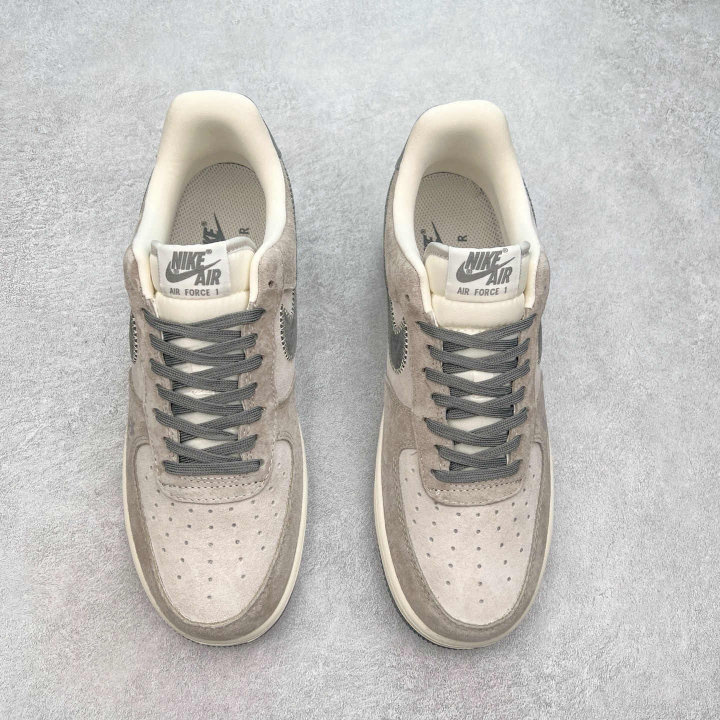 图片[2]-NK Air Force 1´07 Low 空军一号低帮百搭休闲运动板鞋 KK1988-047 柔软、弹性十足的缓震性能和出色的中底设计 横跨复古与现代的外型结合 造就出风靡全球 三十多年的Force 1 直到今天还深受青睐 尺码：36 36.5 37.5 38 38.5 39 40 40.5 41 42 42.5 43 44 44.5 45-选品中心