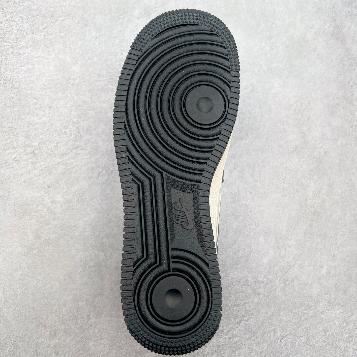 图片[9]-NK Air Force 1´07 Low 空军一号低帮百搭休闲运动板鞋 XZ6188-199 柔软、弹性十足的缓震性能和出色的中底设计 横跨复古与现代的外型结合 造就出风靡全球 三十多年的Force 1 直到今天还深受青睐 尺码：36 36.5 37.5 38 38.5 39 40 40.5 41 42 42.5 43 44 44.5 45-选品中心