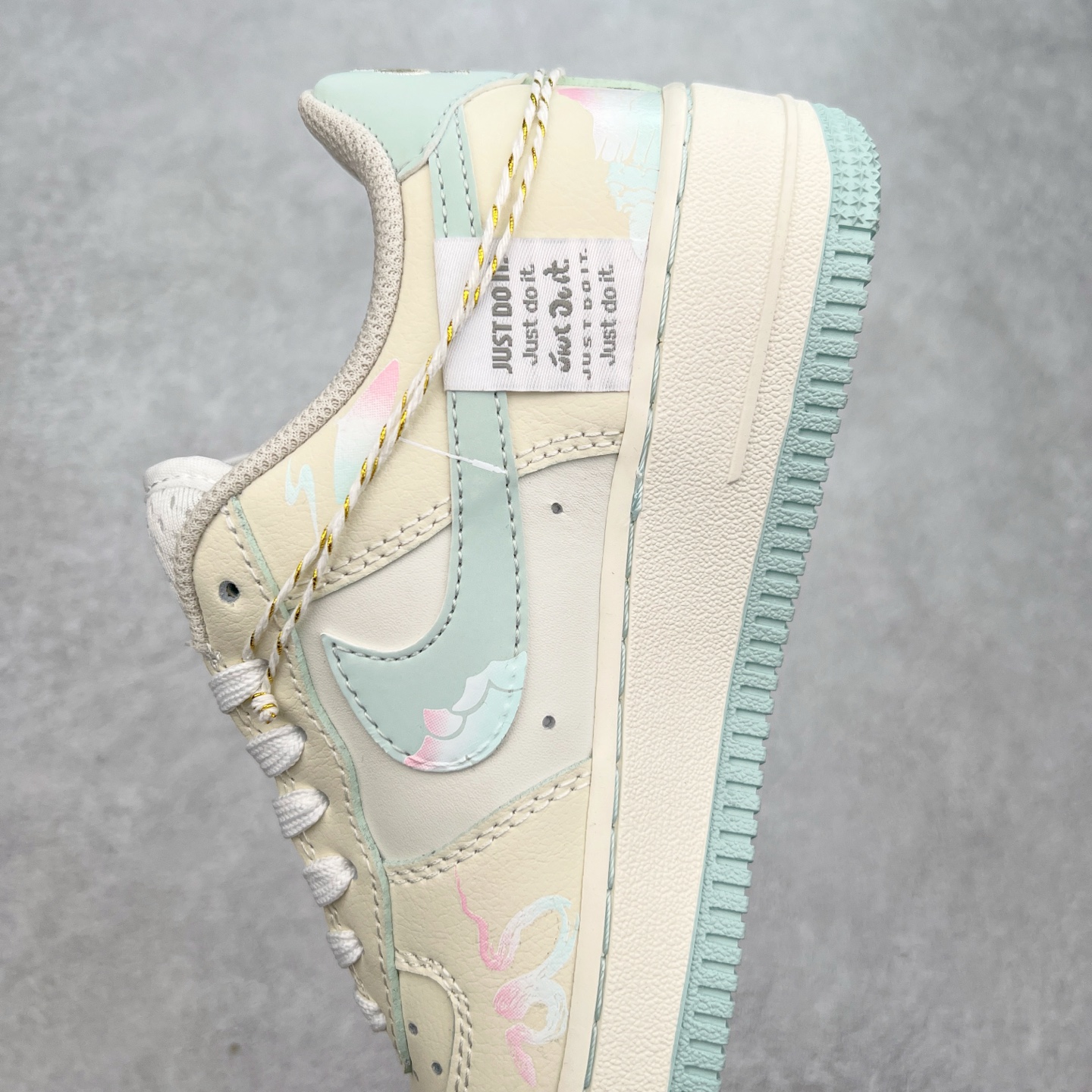 图片[7]-NK Air Force 1´07 Low 空军一号低帮百搭休闲运动板鞋 FB1839-112 柔软、弹性十足的缓震性能和出色的中底设计 横跨复古与现代的外型结合 造就出风靡全球 三十多年的Force 1 直到今天还深受青睐 尺码：36 36.5 37.5 38 38.5 39 40 40.5 41 42 42.5 43 44 44.5 45-选品中心