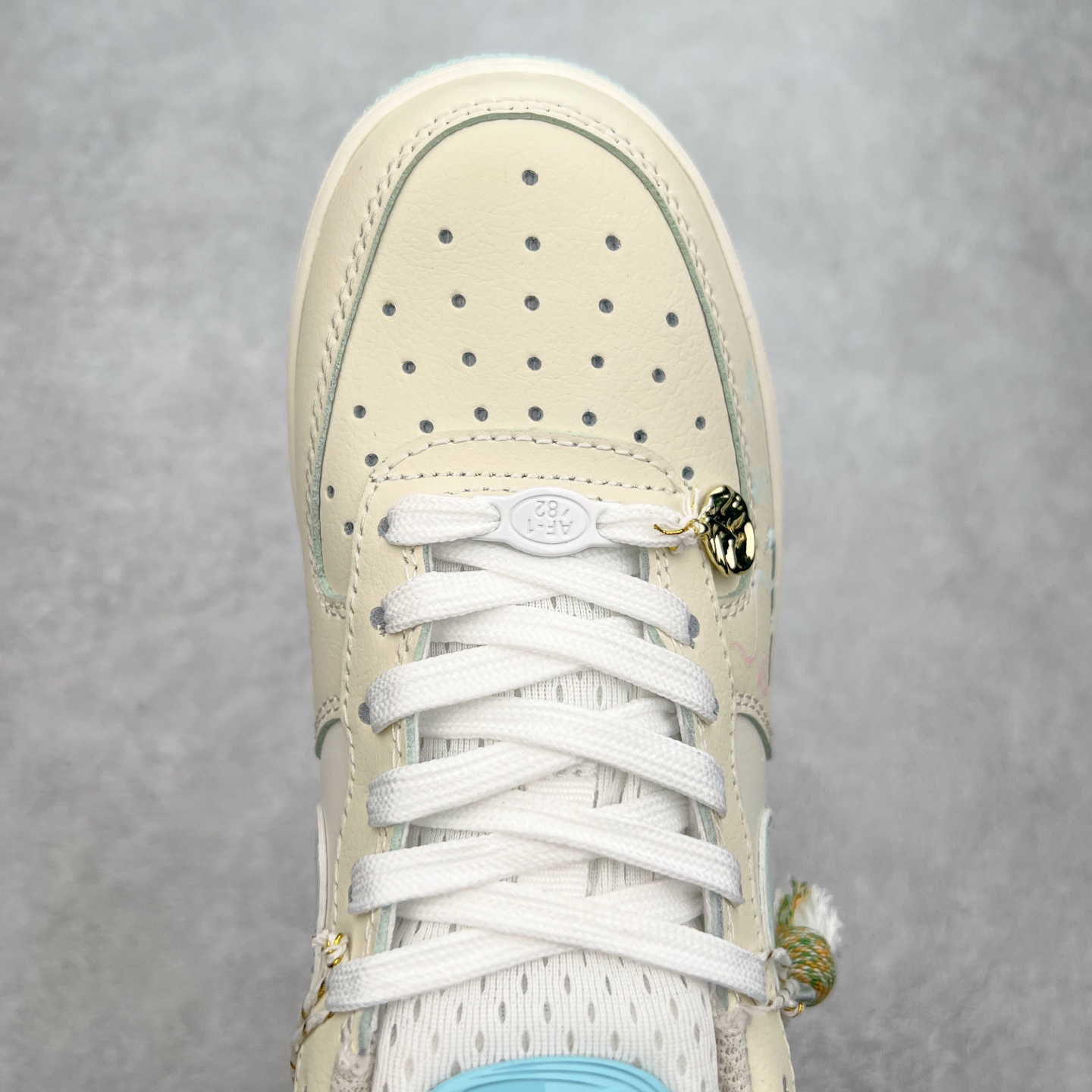 图片[4]-NK Air Force 1´07 Low 空军一号低帮百搭休闲运动板鞋 FB1839-112 柔软、弹性十足的缓震性能和出色的中底设计 横跨复古与现代的外型结合 造就出风靡全球 三十多年的Force 1 直到今天还深受青睐 尺码：36 36.5 37.5 38 38.5 39 40 40.5 41 42 42.5 43 44 44.5 45-选品中心