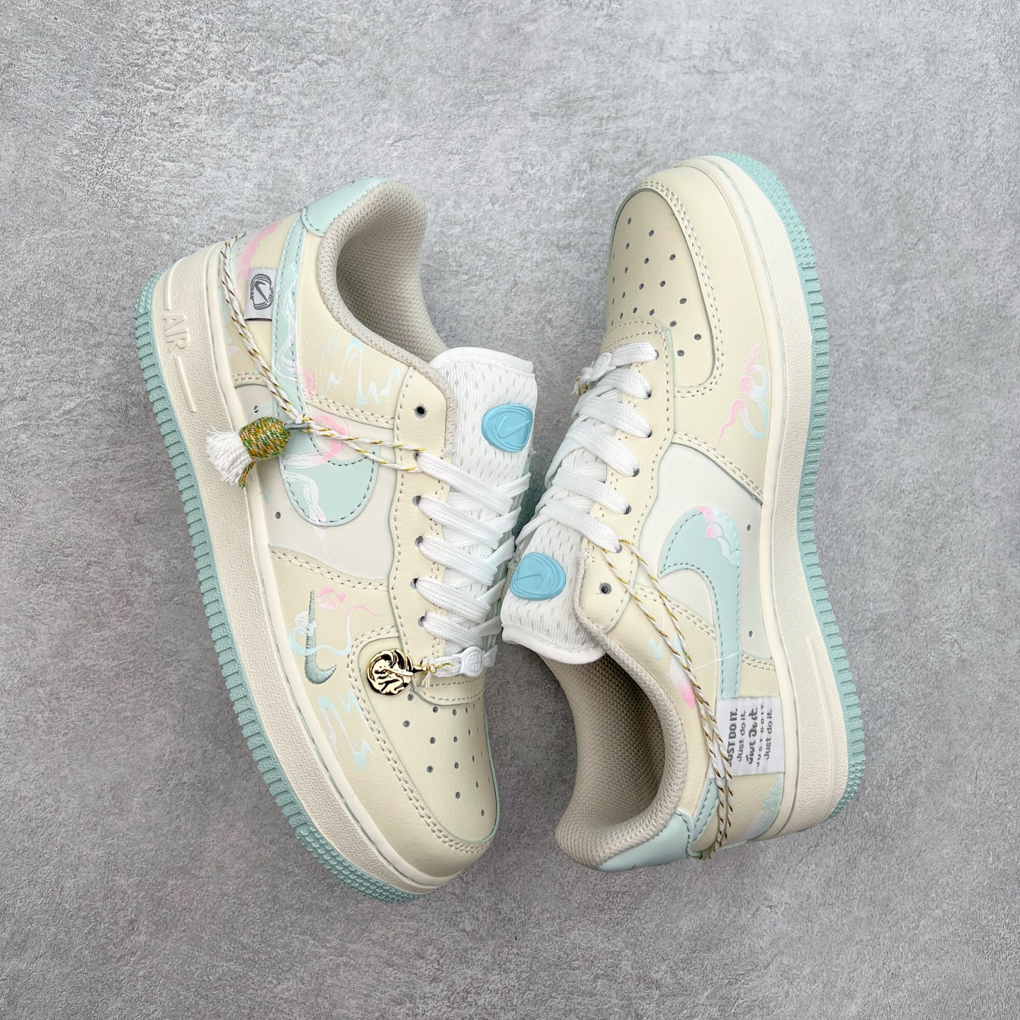 图片[3]-NK Air Force 1´07 Low 空军一号低帮百搭休闲运动板鞋 FB1839-112 柔软、弹性十足的缓震性能和出色的中底设计 横跨复古与现代的外型结合 造就出风靡全球 三十多年的Force 1 直到今天还深受青睐 尺码：36 36.5 37.5 38 38.5 39 40 40.5 41 42 42.5 43 44 44.5 45-选品中心