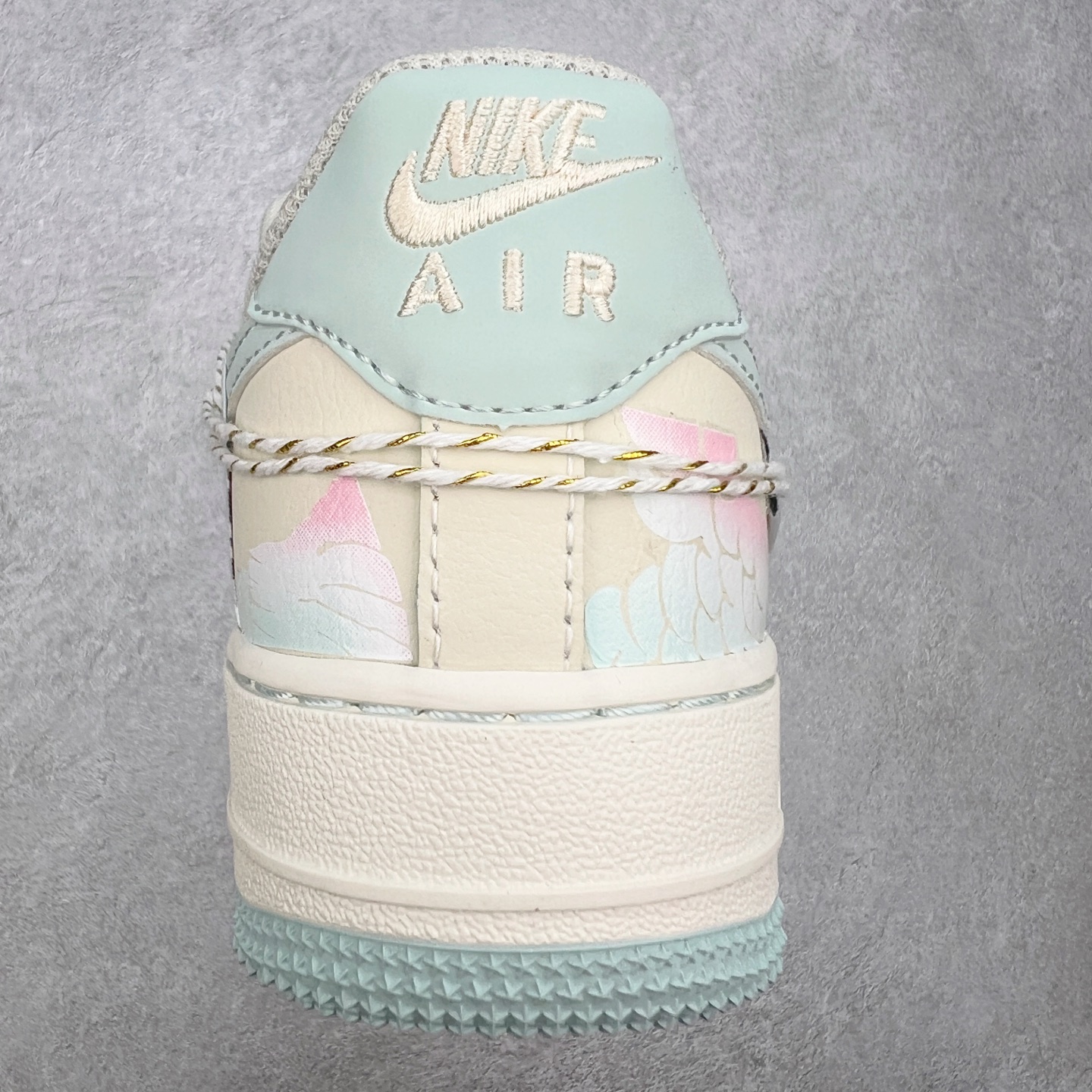 图片[8]-NK Air Force 1´07 Low 空军一号低帮百搭休闲运动板鞋 FB1839-112 柔软、弹性十足的缓震性能和出色的中底设计 横跨复古与现代的外型结合 造就出风靡全球 三十多年的Force 1 直到今天还深受青睐 尺码：36 36.5 37.5 38 38.5 39 40 40.5 41 42 42.5 43 44 44.5 45-选品中心