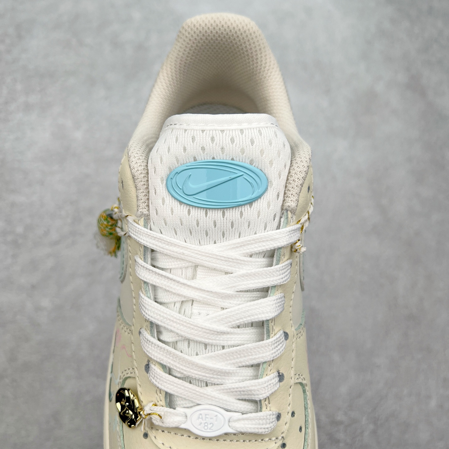 图片[5]-NK Air Force 1´07 Low 空军一号低帮百搭休闲运动板鞋 FB1839-112 柔软、弹性十足的缓震性能和出色的中底设计 横跨复古与现代的外型结合 造就出风靡全球 三十多年的Force 1 直到今天还深受青睐 尺码：36 36.5 37.5 38 38.5 39 40 40.5 41 42 42.5 43 44 44.5 45-选品中心