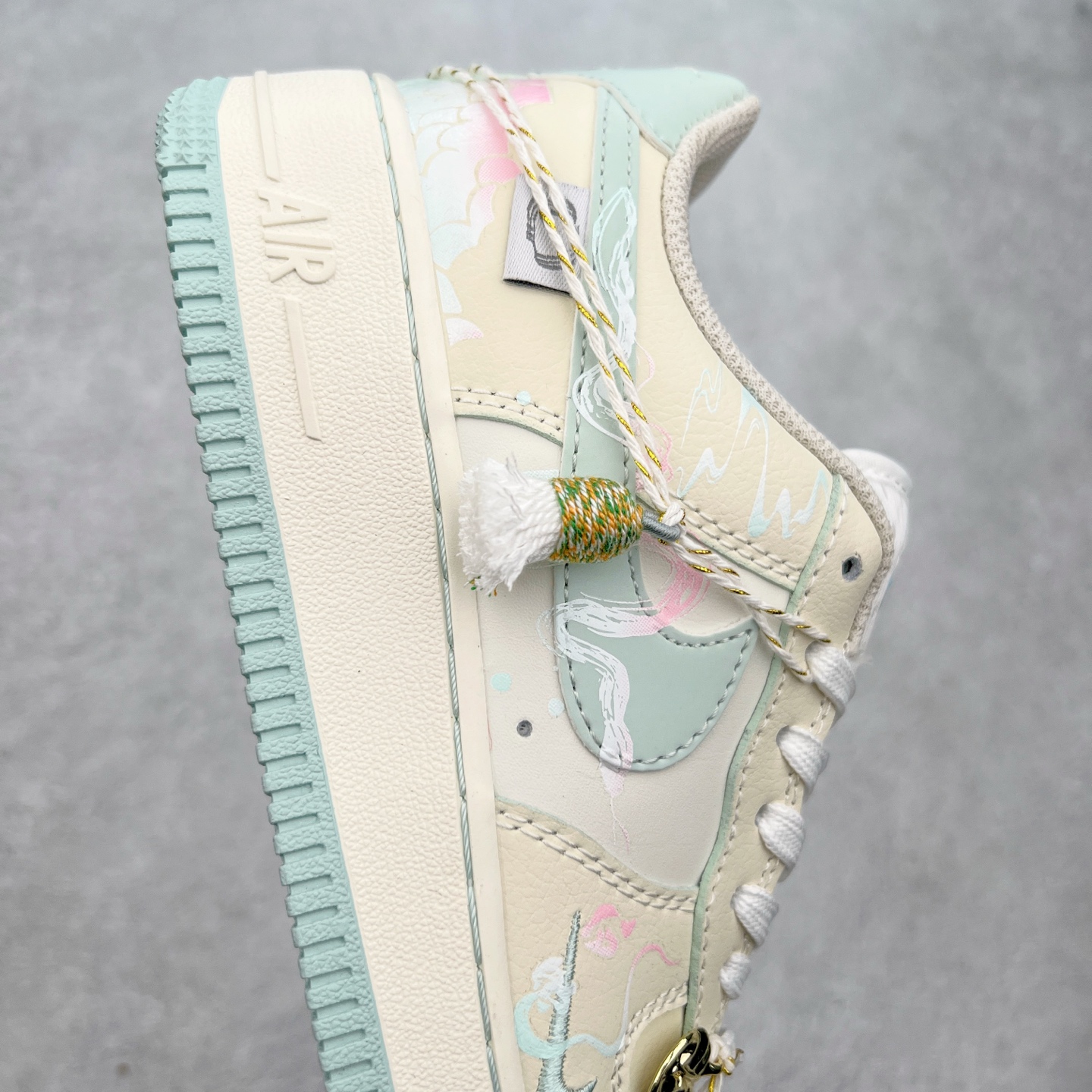 图片[6]-NK Air Force 1´07 Low 空军一号低帮百搭休闲运动板鞋 FB1839-112 柔软、弹性十足的缓震性能和出色的中底设计 横跨复古与现代的外型结合 造就出风靡全球 三十多年的Force 1 直到今天还深受青睐 尺码：36 36.5 37.5 38 38.5 39 40 40.5 41 42 42.5 43 44 44.5 45-选品中心