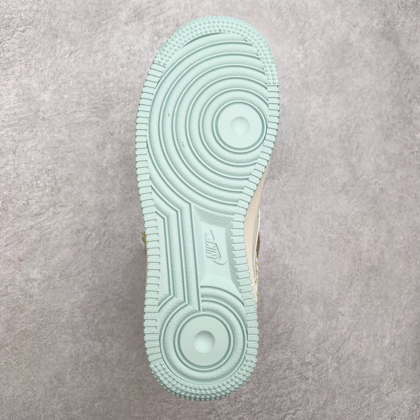 图片[9]-NK Air Force 1´07 Low 空军一号低帮百搭休闲运动板鞋 FB1839-112 柔软、弹性十足的缓震性能和出色的中底设计 横跨复古与现代的外型结合 造就出风靡全球 三十多年的Force 1 直到今天还深受青睐 尺码：36 36.5 37.5 38 38.5 39 40 40.5 41 42 42.5 43 44 44.5 45-选品中心