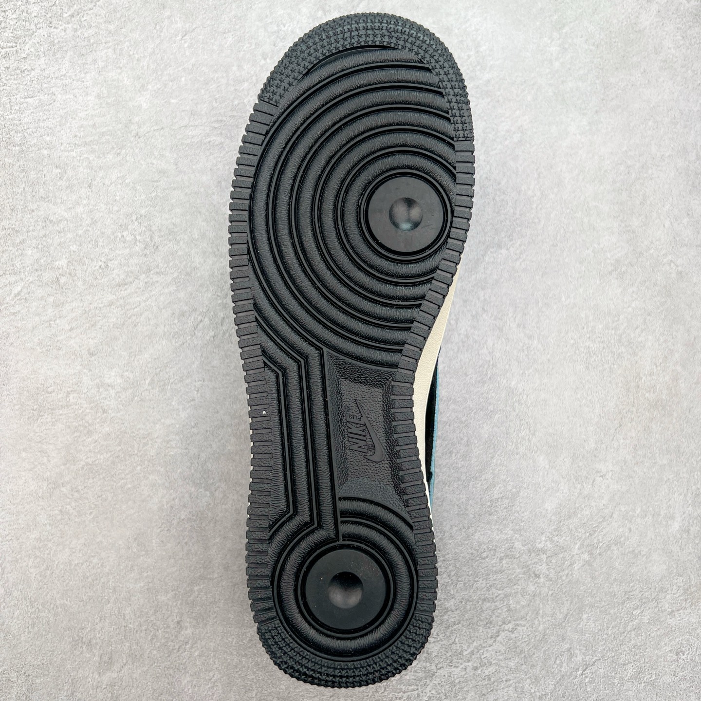 图片[9]-NK Air Force 1´07 Low 空军一号低帮百搭休闲运动板鞋 CW2288-111 柔软、弹性十足的缓震性能和出色的中底设计 横跨复古与现代的外型结合 造就出风靡全球 三十多年的Force 1 直到今天还深受青睐 尺码：36 36.5 37.5 38 38.5 39 40 40.5 41 42 42.5 43 44 44.5 45-选品中心