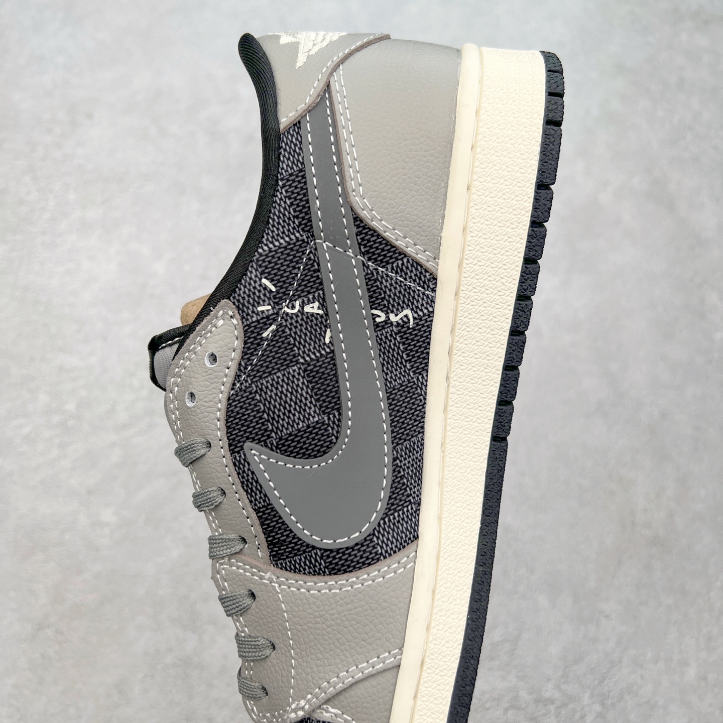 图片[7]-TS x Air Jordan AJ1 Low 倒钩低帮联名定制配色 XS2024-003 原厂内置气垫魔块 A模大底 头层小牛皮 鞋舌AJ原厂专用牛津布+AJ专用反口珍珠布+原厂无杂质高弹内里海棉+特殊封边弹力鞋带 尺码：36 36.5 37.5 38 38.5 39 40 40.5 41 42 42.5 43 44 44.5 45 46 47.5-选品中心