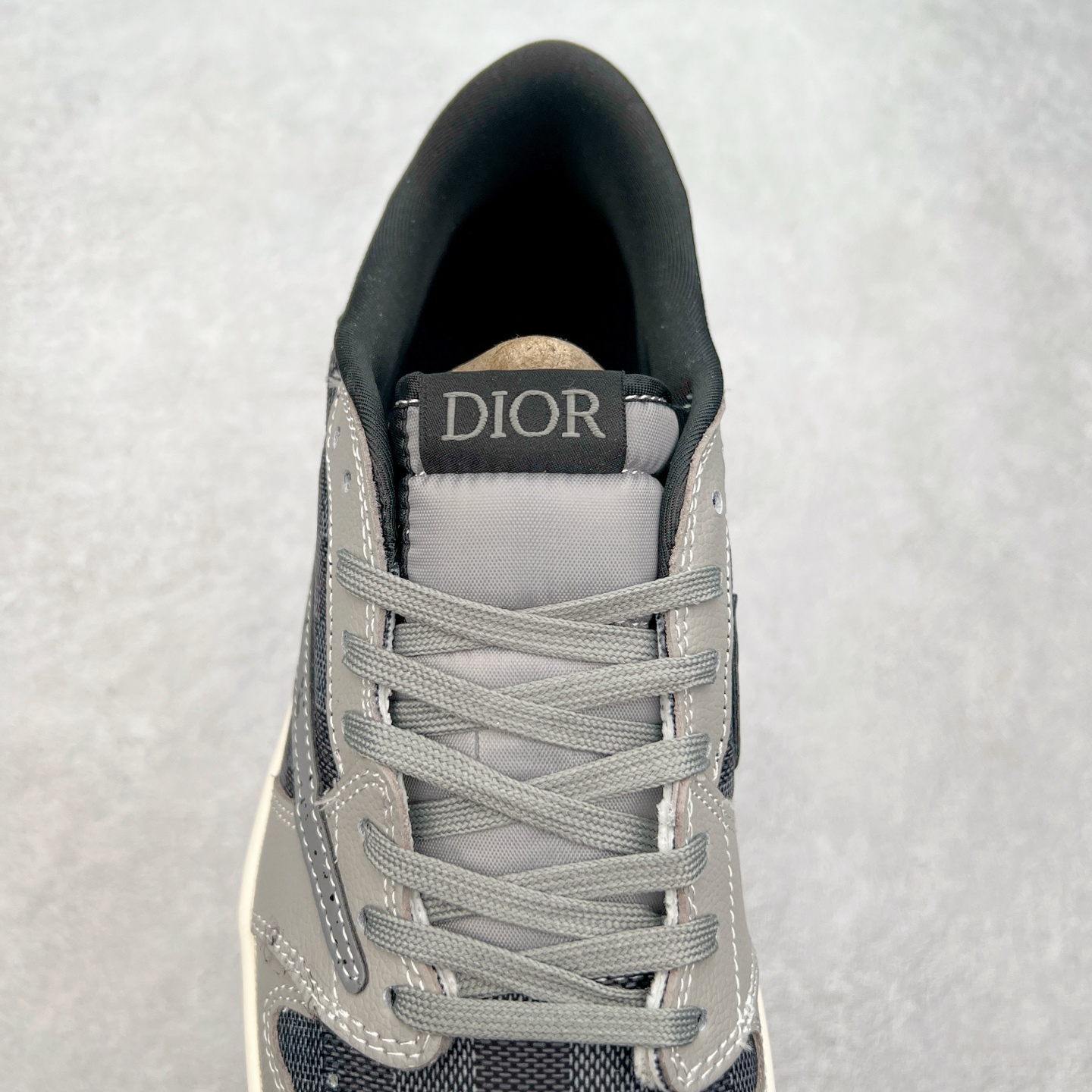 图片[5]-TS x Air Jordan AJ1 Low 倒钩低帮联名定制配色 XS2024-003 原厂内置气垫魔块 A模大底 头层小牛皮 鞋舌AJ原厂专用牛津布+AJ专用反口珍珠布+原厂无杂质高弹内里海棉+特殊封边弹力鞋带 尺码：36 36.5 37.5 38 38.5 39 40 40.5 41 42 42.5 43 44 44.5 45 46 47.5-选品中心