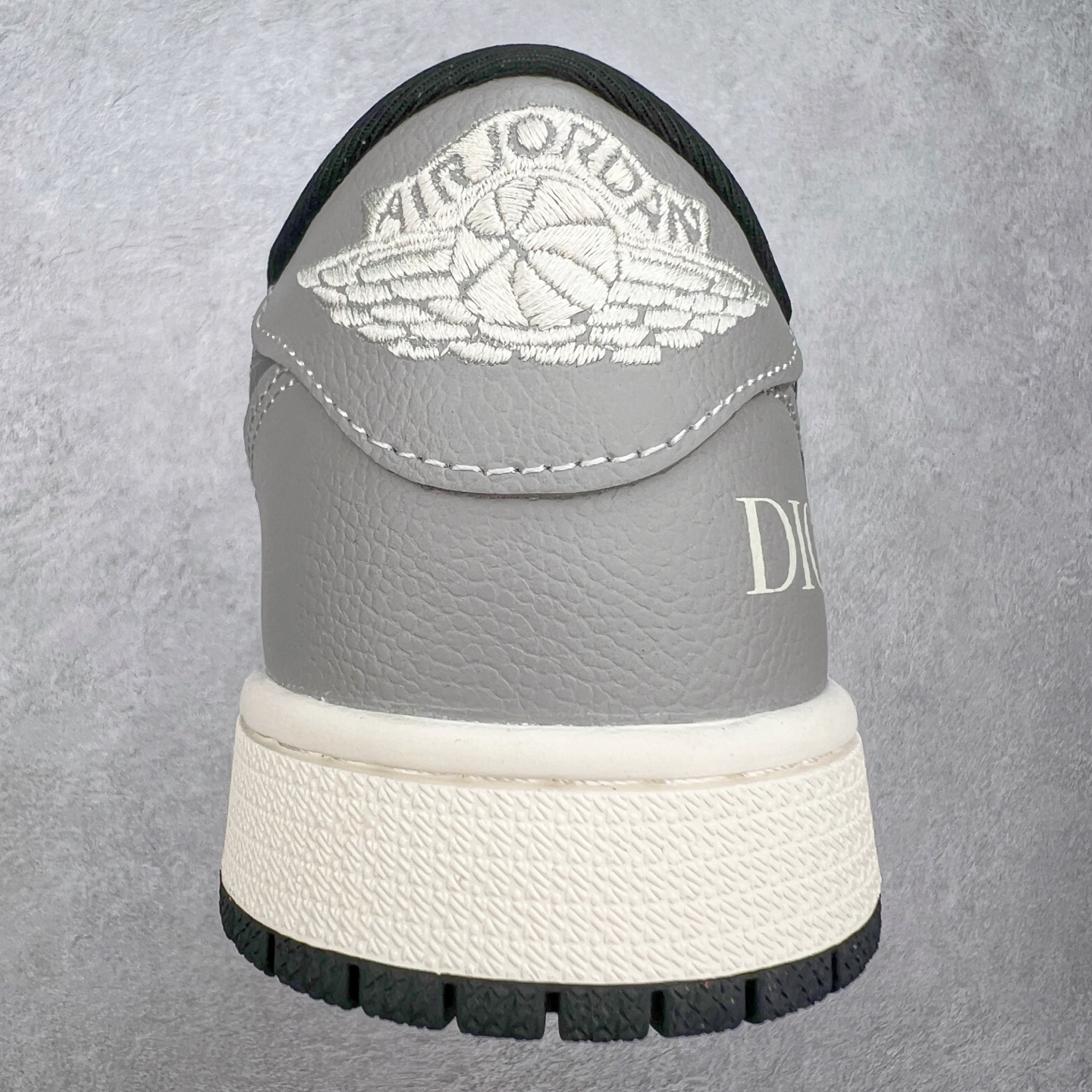 图片[8]-TS x Air Jordan AJ1 Low 倒钩低帮联名定制配色 XS2024-003 原厂内置气垫魔块 A模大底 头层小牛皮 鞋舌AJ原厂专用牛津布+AJ专用反口珍珠布+原厂无杂质高弹内里海棉+特殊封边弹力鞋带 尺码：36 36.5 37.5 38 38.5 39 40 40.5 41 42 42.5 43 44 44.5 45 46 47.5-选品中心