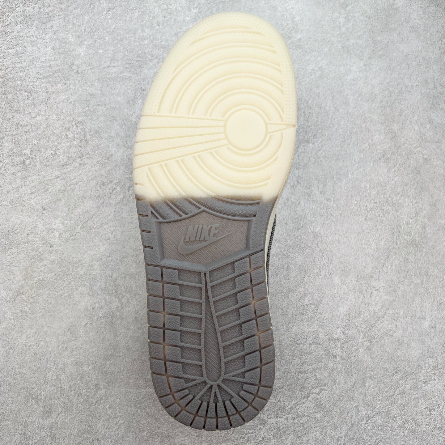 图片[9]-TS x Air Jordan AJ1 Low 倒钩低帮联名定制配色 FC1688-212 原厂内置气垫魔块 A模大底 头层小牛皮 鞋舌AJ原厂专用牛津布+AJ专用反口珍珠布+原厂无杂质高弹内里海棉+特殊封边弹力鞋带 尺码：36 36.5 37.5 38 38.5 39 40 40.5 41 42 42.5 43 44 44.5 45 46 47.5-选品中心