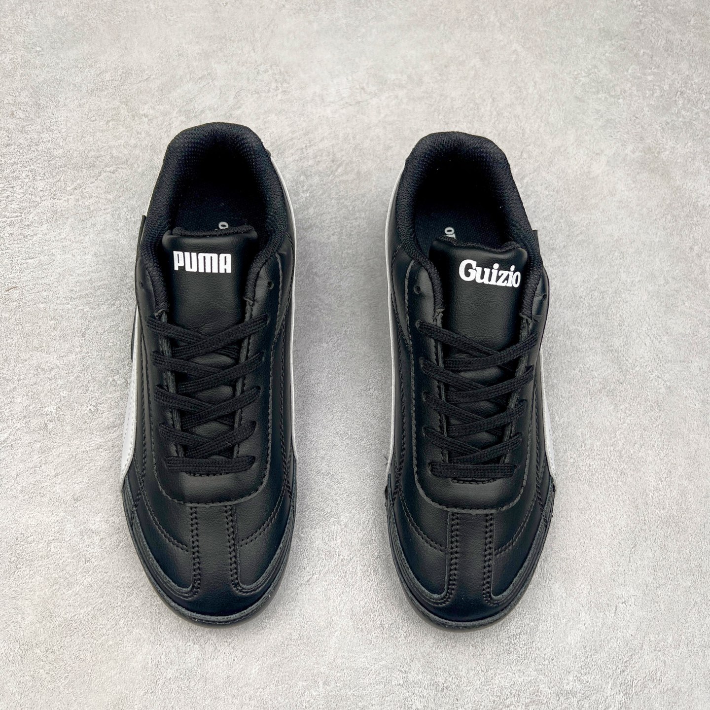 图片[2]-＃特价福利 PUMA Speedca OG 彪马极速赛车系列低帮德训风拼接复古百搭休闲运动赛车鞋 鞋款从80、90年代赛车手所穿的防火赛车鞋为原型，鞋身线条模仿了赛车的流线廓形，体现了空气动力学原理的结构。简约流畅的外观，恰好又和贯穿其中的Formstrip Logo融合恰到好处，视觉上细节丰富且协调。本次Speedcat OG鞋款归来，最大看点自然式保留了窄版鞋型以及薄底构造。这两年各品牌鞋底越做越厚，Speedcat反其道而行之，上脚几乎无鞋底的效果带来耳目一新的视觉体验。鞋面依旧是以质感细腻的麂皮材质打造，并且大面积近乎全包裹的使用，复古味道也愈发浓烈。配色上更是将最原始的黑色和红色带回，向F1赛车队的标志性队服致敬。相信让各位一眼种草的更多是出挑的大红色，上脚即可瞬间点亮整体造型，在以球鞋为核心的OOTD中脱颖而出。而另一款黑色则是低调的万金油，彰显新潮个性的同时又不喧宾夺主，也是热爱简约系穿搭朋友的首选。 尺码：35.5 36 37 37.5 38 38.5 39 40 40.5 41 42 42.5 43 44 44.5 45-选品中心