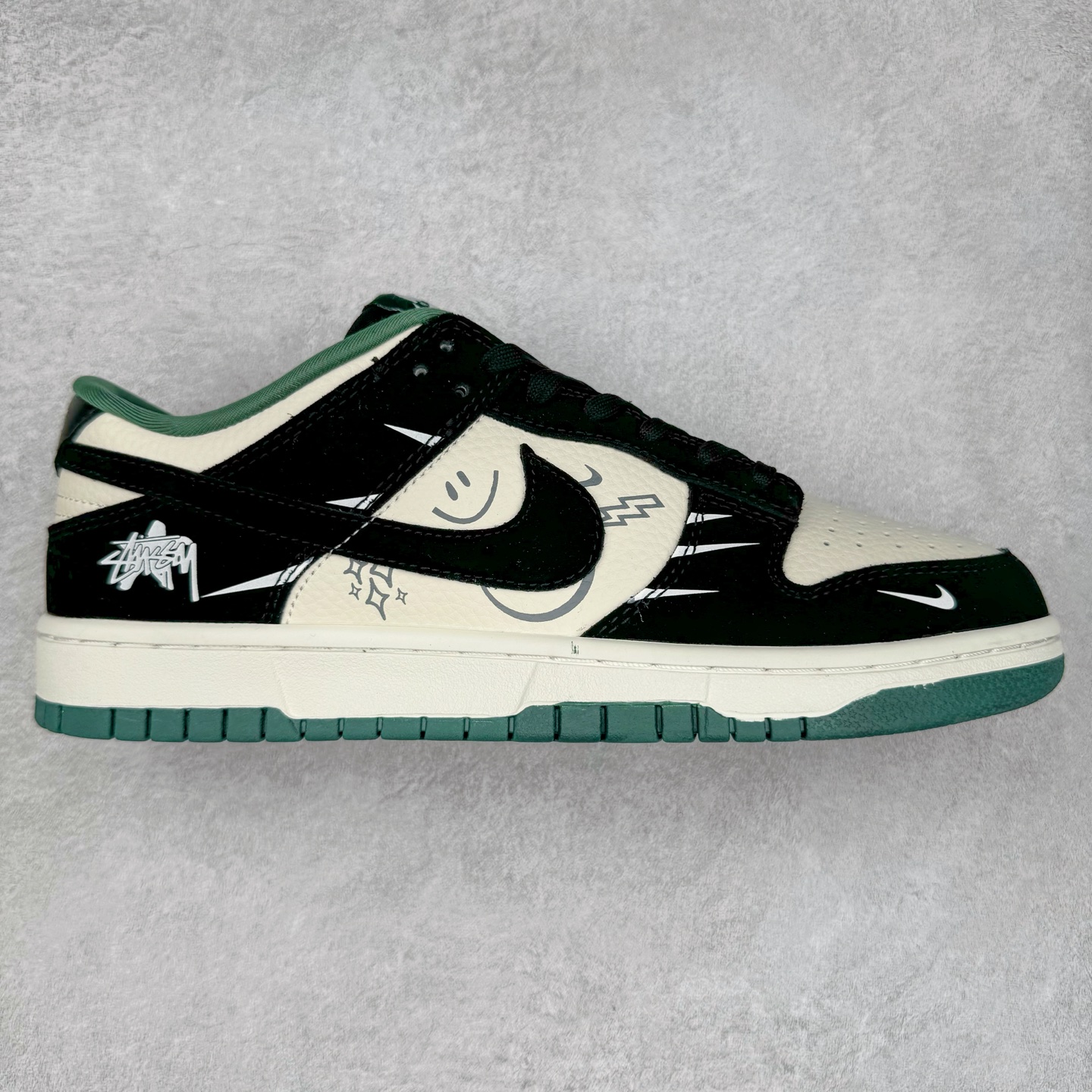 NK Dunk Low 定制配色 KK1333-035 大厂出品 极力推荐 原装头层材料 独家版型蒸餾加工帶來的是更好的视觉和脚感体验大厂纯原品质出货 清洁度 电绣工艺 皮料切割干净无任何毛边 细节完美 尺码：36 36.5 37.5 38 38.5 39 40 40.5 41 42 42.5 43 44 44.5 45-选品中心