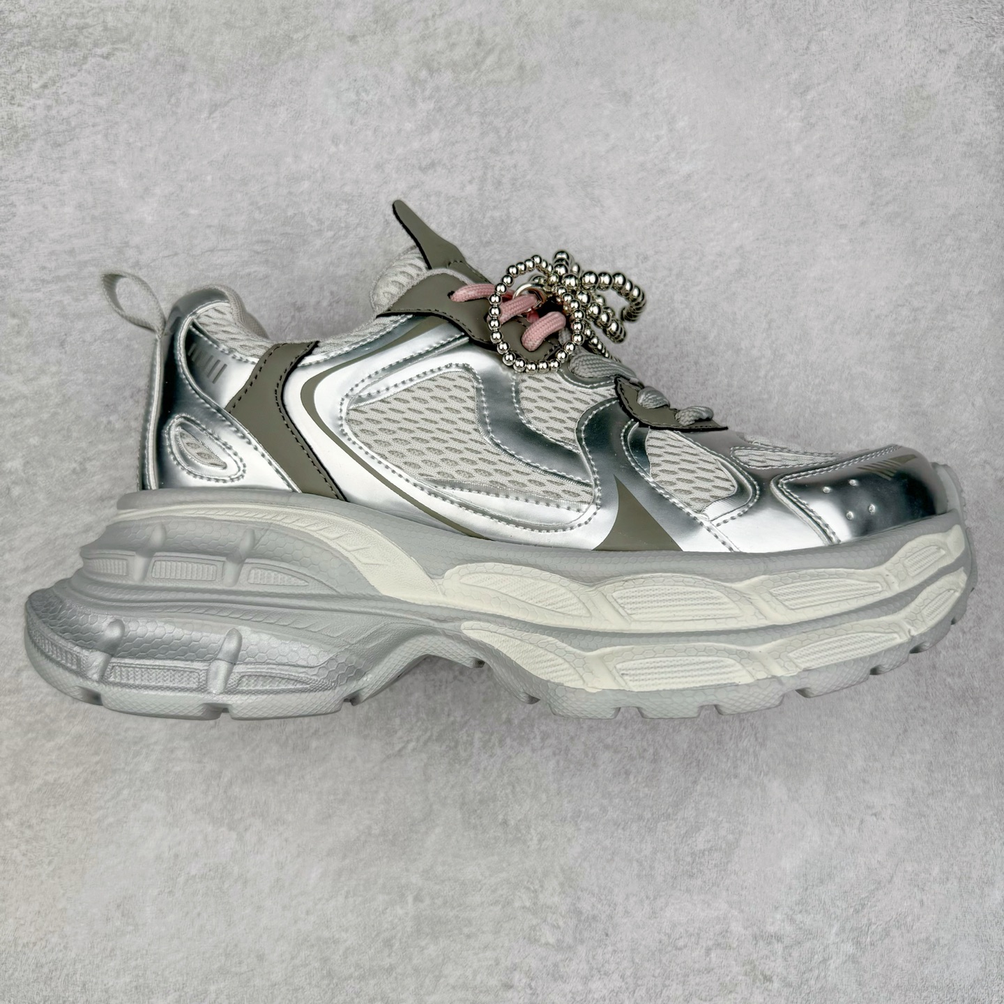 GG-CC Chunky Low白鹿同款独星球 2024新款GGCC低帮复古厚底增高老爹鞋 时髦look轻松定格 不费力展现率性氛围 原版正确大底 高档银盒 酷帅机能风不规则设计大底 8CM 增高厚底 大长腿既视感轻松拿捏 货号：G24X9833 尺码：35 36 37 38 39 40-选品中心