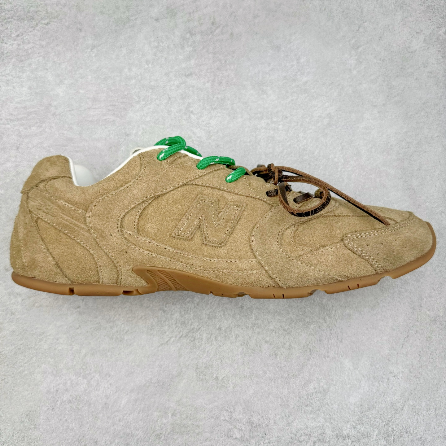 Miumiu x New Balance NB530 新百伦缪缪联名款复古运动鞋 全套原楦原纸板原厂数据开发 原厂三文治网纱 原装进口羊皮加羊反绒正确绒感卡色 正确中底拉帮中底纸板满印细节 冲裁组合 匠心打造 耗时两个月开发完成 工艺极其复杂难度可想而知 新开独立私模大底 全网唯一正确私模大底 高端零售专供产物 尺码：35 36 37 38 39 40 41 42 42.5 43 44 45-选品中心