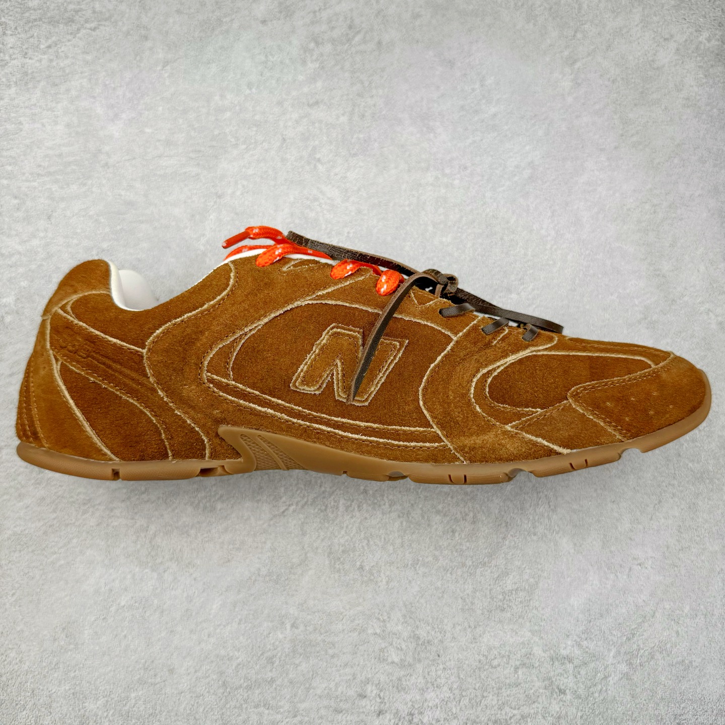 Miumiu x New Balance NB530 新百伦缪缪联名款复古运动鞋 全套原楦原纸板原厂数据开发 原厂三文治网纱 原装进口羊皮加羊反绒正确绒感卡色 正确中底拉帮中底纸板满印细节 冲裁组合 匠心打造 耗时两个月开发完成 工艺极其复杂难度可想而知 新开独立私模大底 全网唯一正确私模大底 高端零售专供产物 尺码：35 36 37 38 39 40 41 42 42.5 43 44 45-选品中心