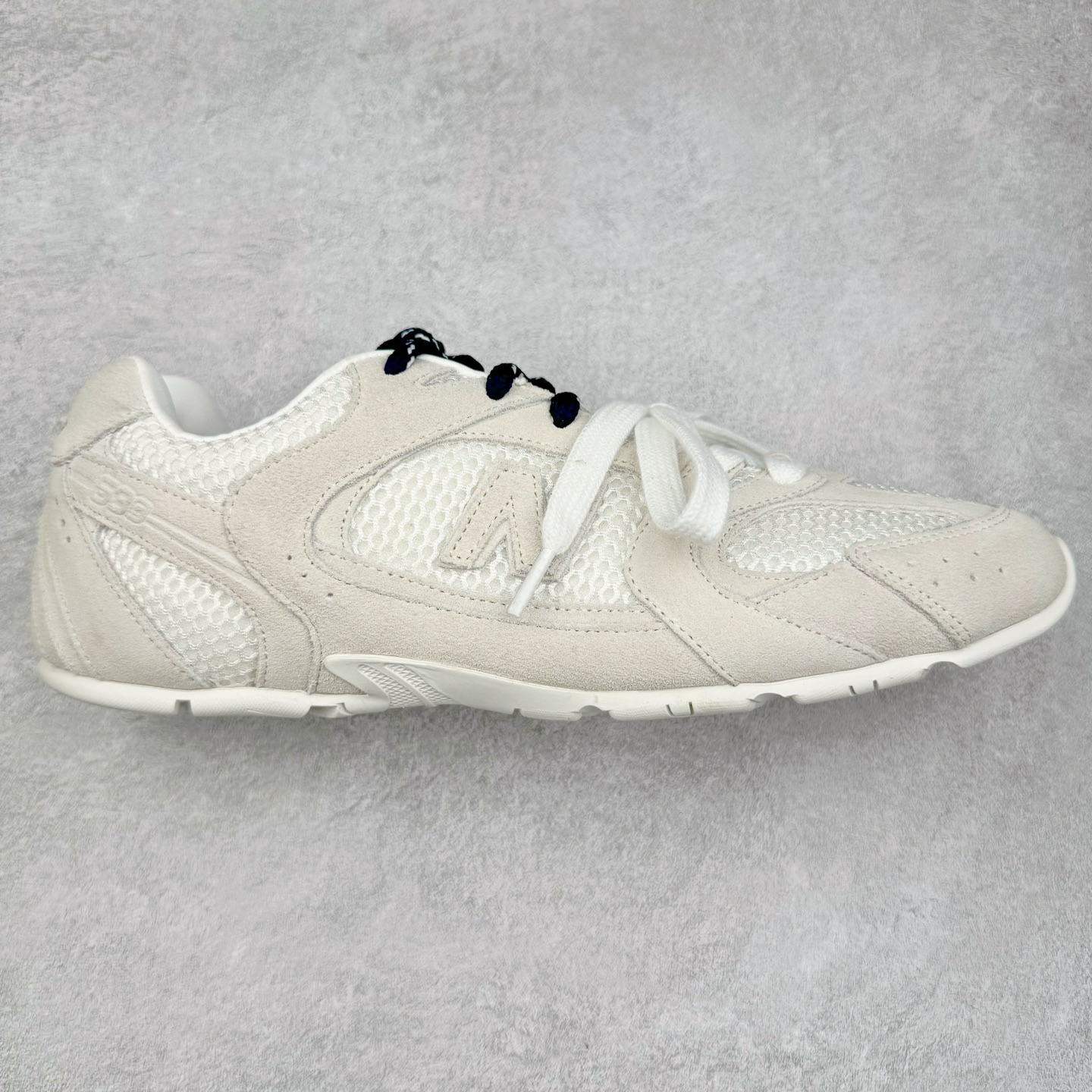 Miumiu x New Balance NB530 新百伦缪缪联名款复古运动鞋 全套原楦原纸板原厂数据开发 原厂三文治网纱 原装进口羊皮加羊反绒正确绒感卡色 正确中底拉帮中底纸板满印细节 冲裁组合 匠心打造 耗时两个月开发完成 工艺极其复杂难度可想而知 新开独立私模大底 全网唯一正确私模大底 高端零售专供产物 尺码：35 36 37 38 39 40 41 42 42.5 43 44 45-选品中心